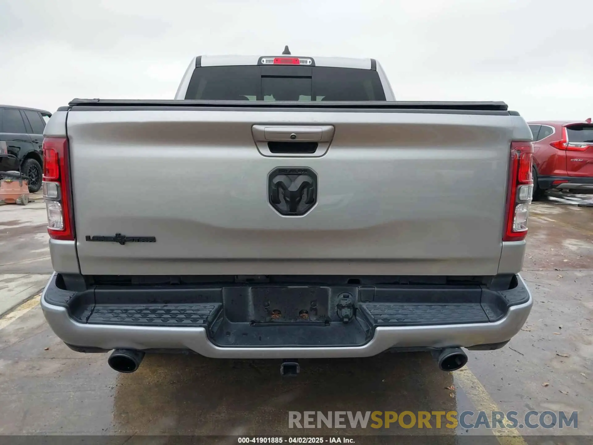 17 Photograph of a damaged car 1C6RREFT4NN187269 RAM 1500 2022
