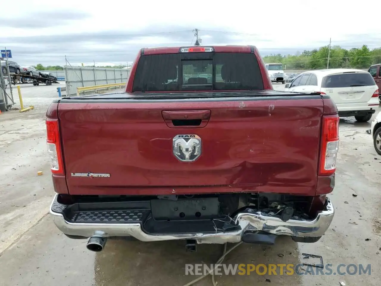 6 Photograph of a damaged car 1C6RREFT5NN261007 RAM 1500 2022