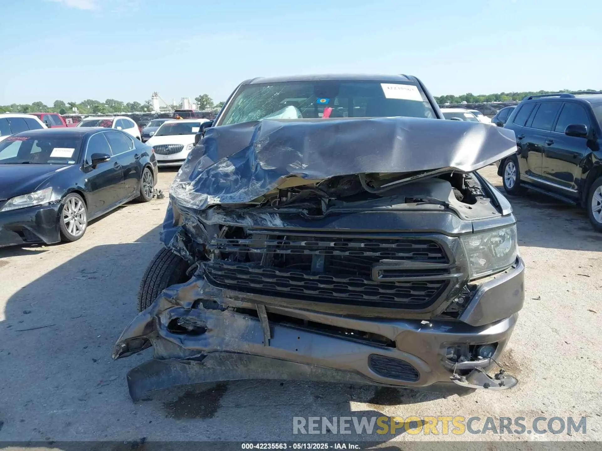 11 Photograph of a damaged car 1C6RREFT6NN172787 RAM 1500 2022