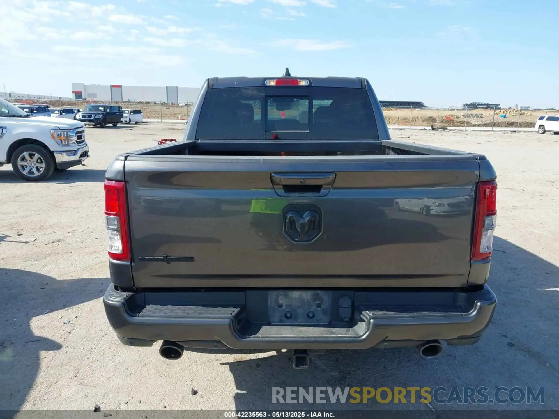 15 Photograph of a damaged car 1C6RREFT6NN172787 RAM 1500 2022