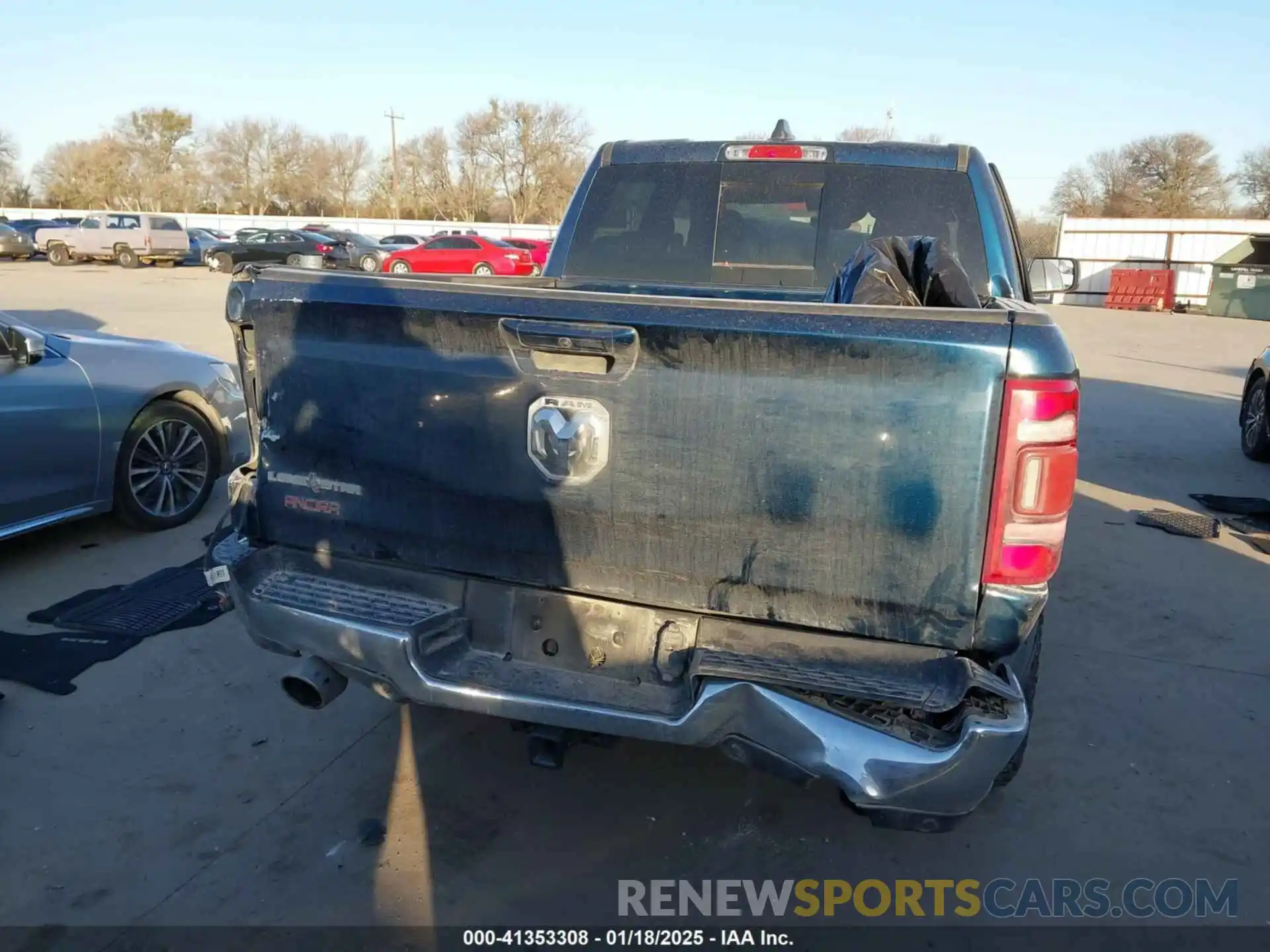 17 Photograph of a damaged car 1C6RREFT6NN201253 RAM 1500 2022