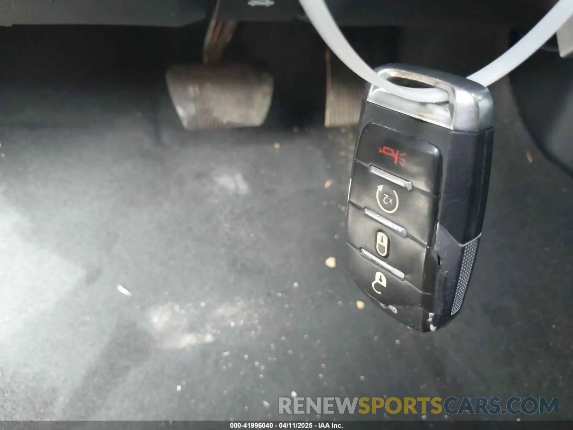 11 Photograph of a damaged car 1C6RREFT7NN105065 RAM 1500 2022