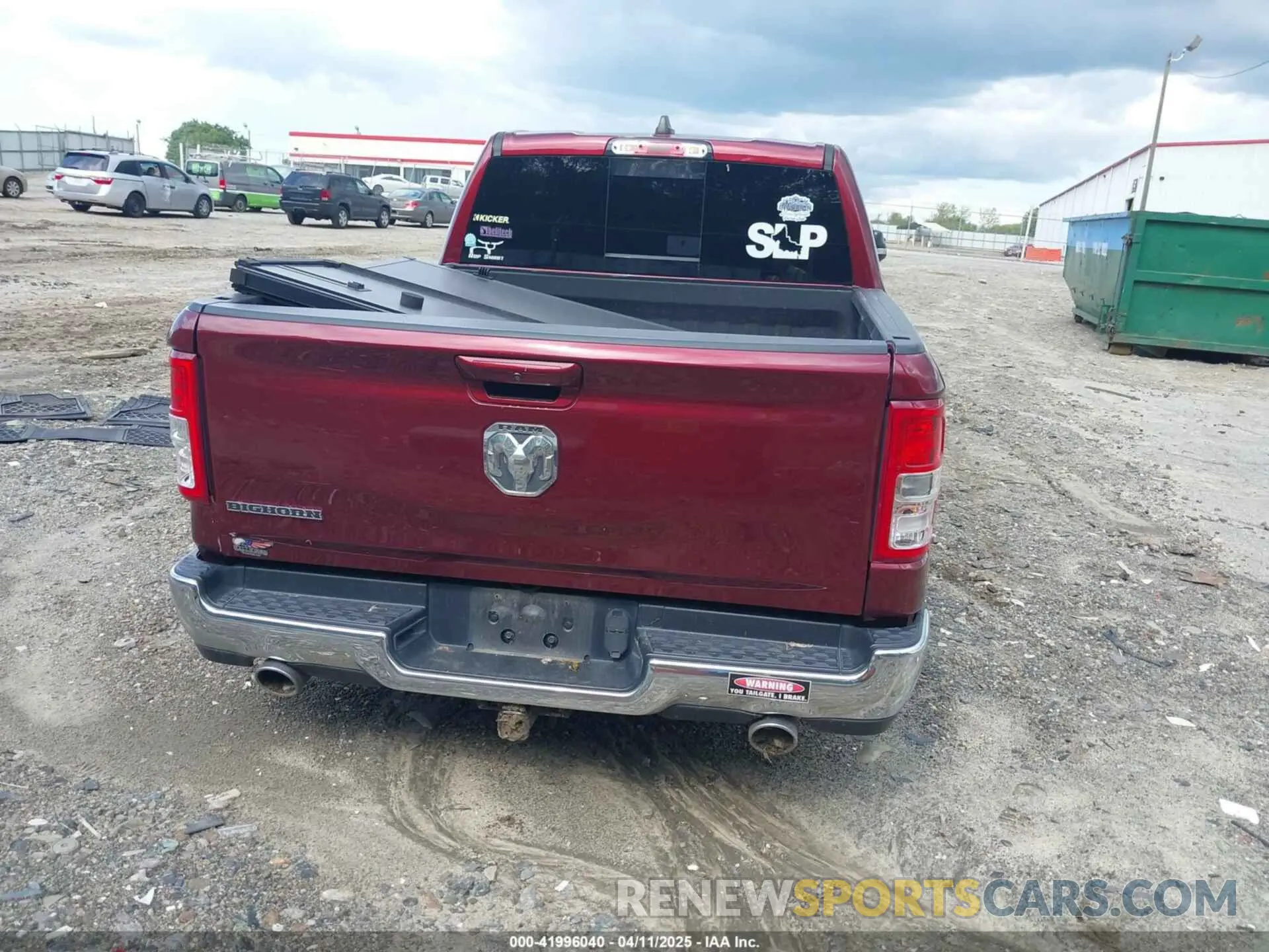 16 Photograph of a damaged car 1C6RREFT7NN105065 RAM 1500 2022