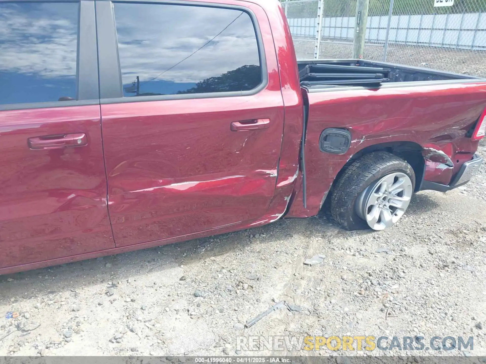 6 Photograph of a damaged car 1C6RREFT7NN105065 RAM 1500 2022