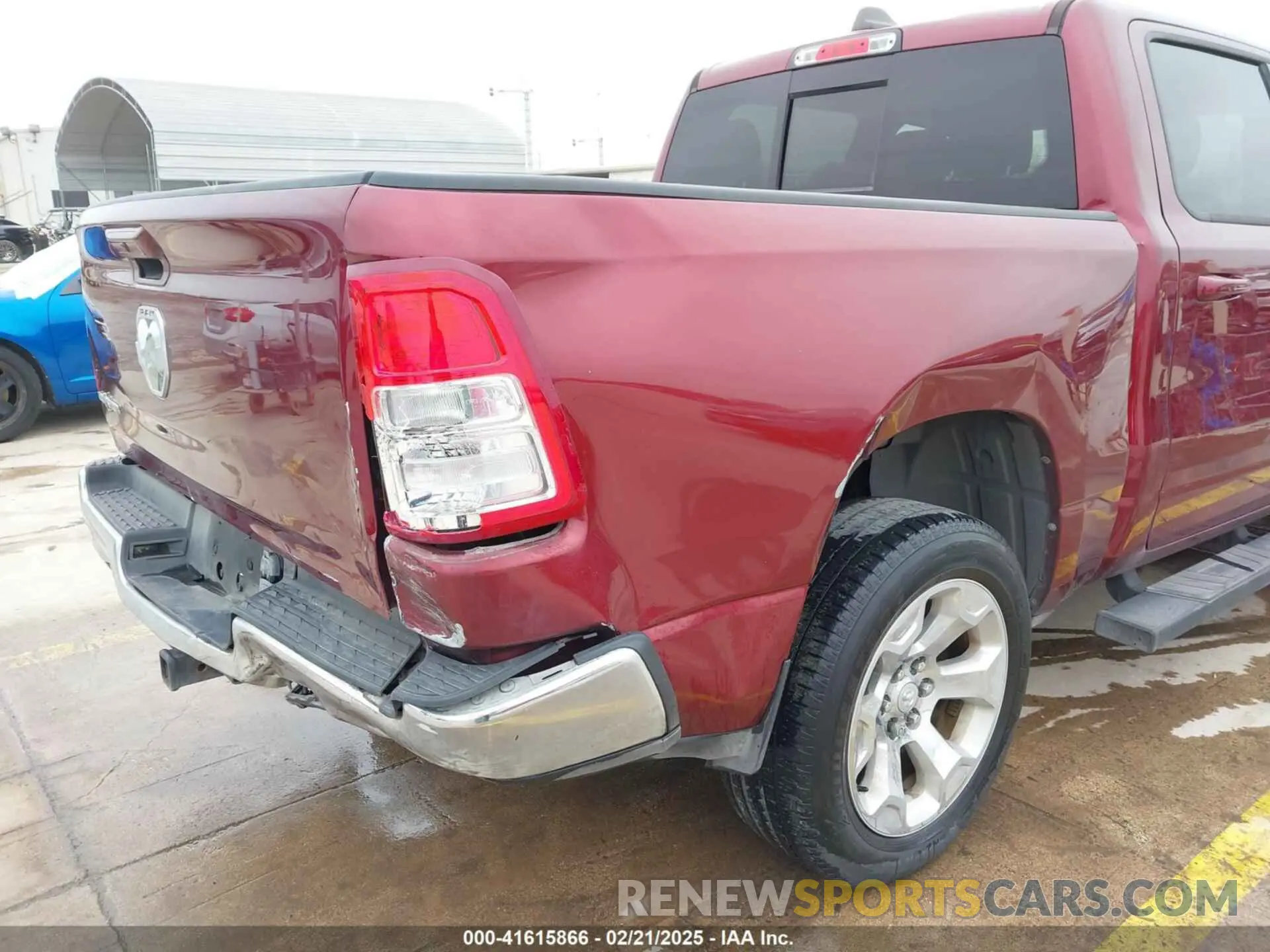 17 Photograph of a damaged car 1C6RREFT7NN275782 RAM 1500 2022