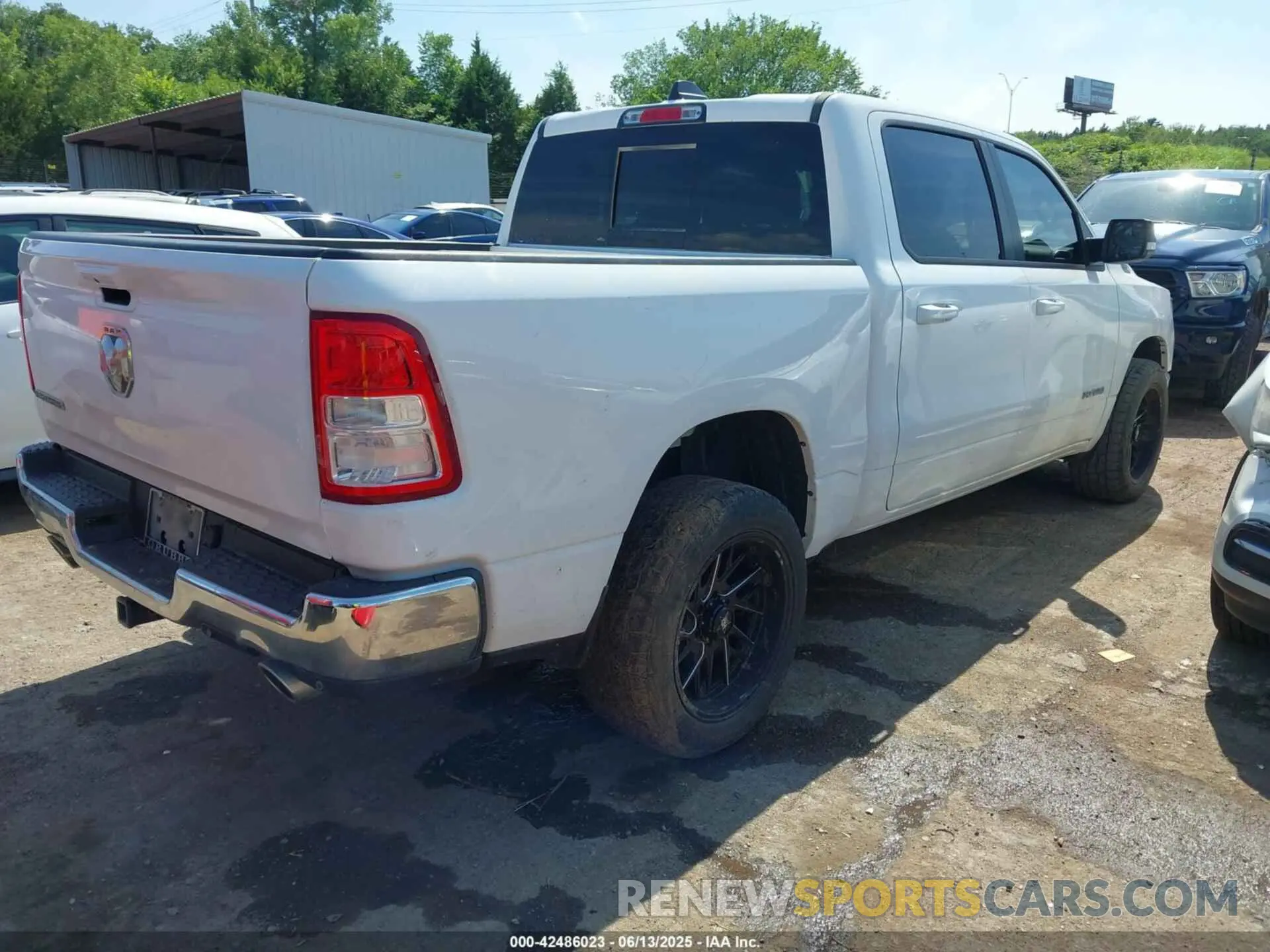 4 Photograph of a damaged car 1C6RREFT7NN337388 RAM 1500 2022