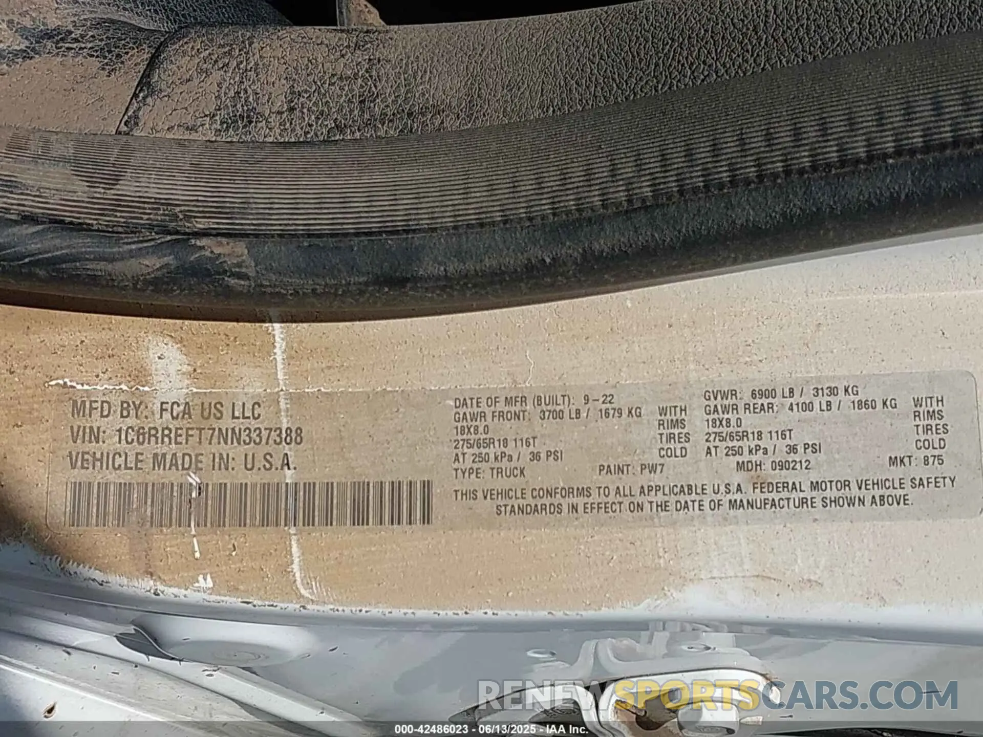 9 Photograph of a damaged car 1C6RREFT7NN337388 RAM 1500 2022