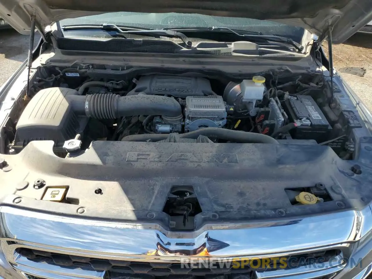 11 Photograph of a damaged car 1C6RREFT7NN452072 RAM 1500 2022