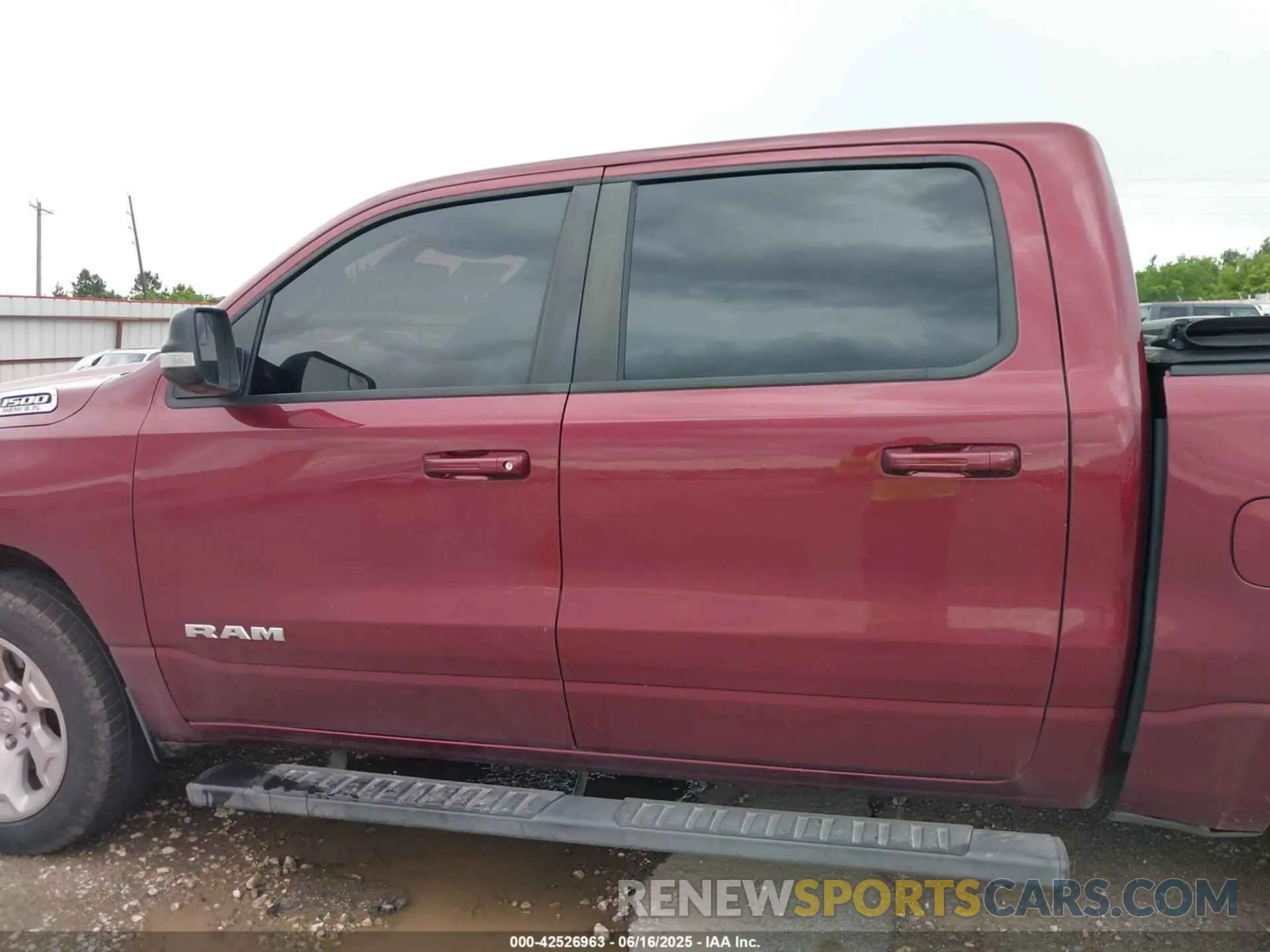 14 Photograph of a damaged car 1C6RREFT8NN187078 RAM 1500 2022