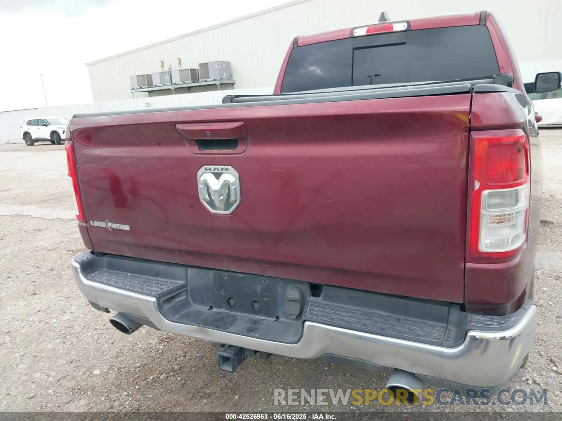 16 Photograph of a damaged car 1C6RREFT8NN187078 RAM 1500 2022