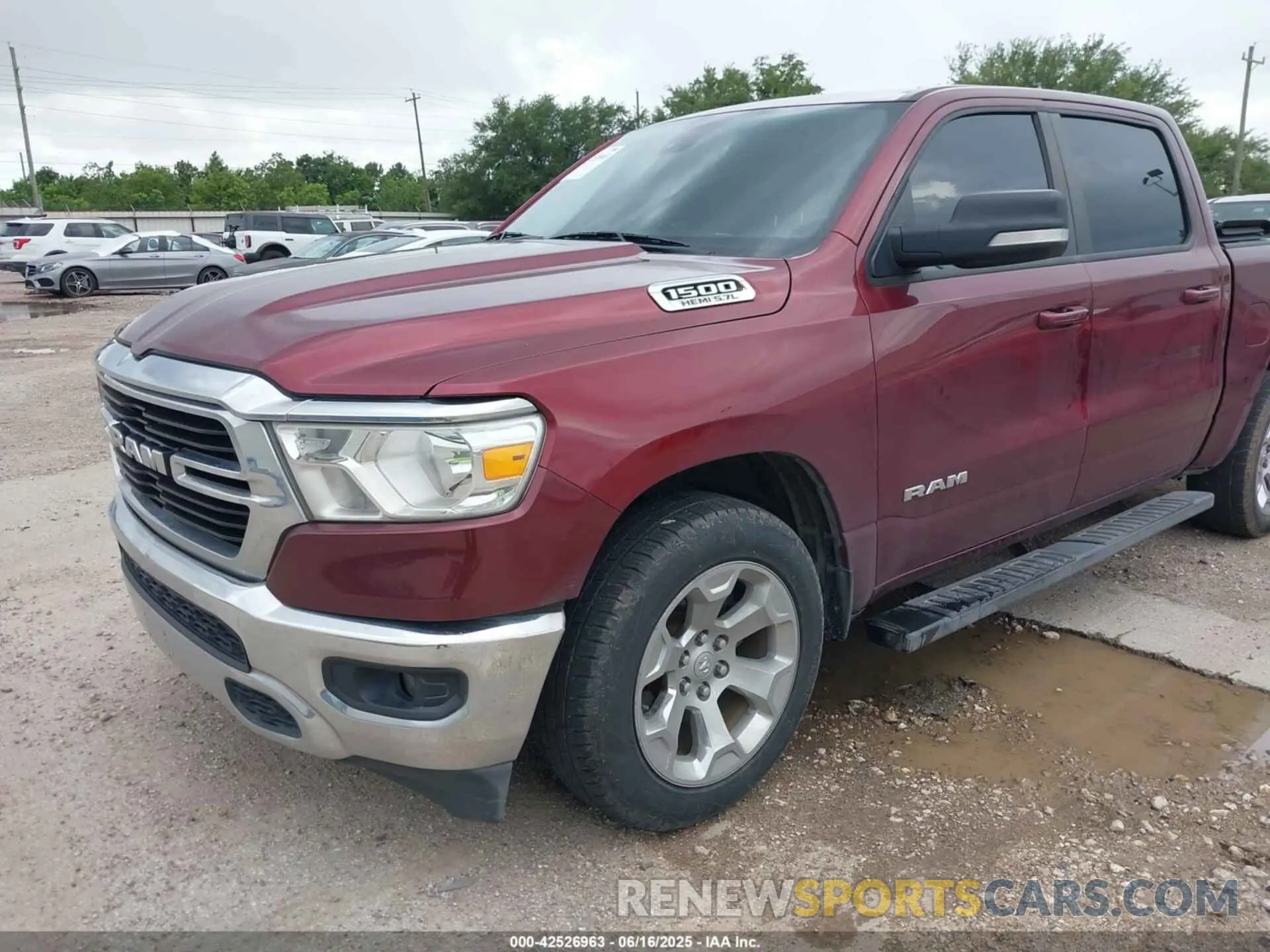 2 Photograph of a damaged car 1C6RREFT8NN187078 RAM 1500 2022
