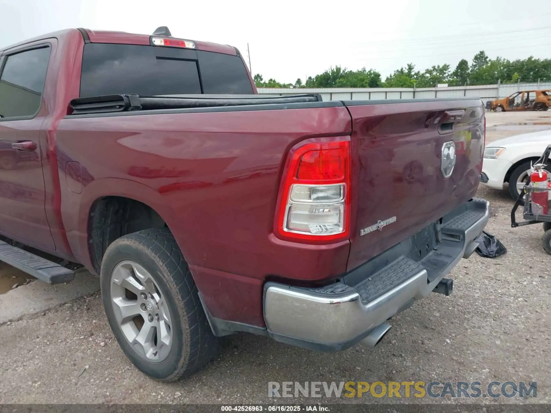 3 Photograph of a damaged car 1C6RREFT8NN187078 RAM 1500 2022