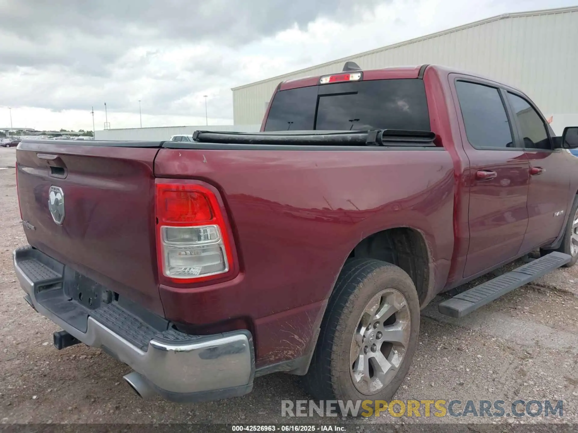 4 Photograph of a damaged car 1C6RREFT8NN187078 RAM 1500 2022