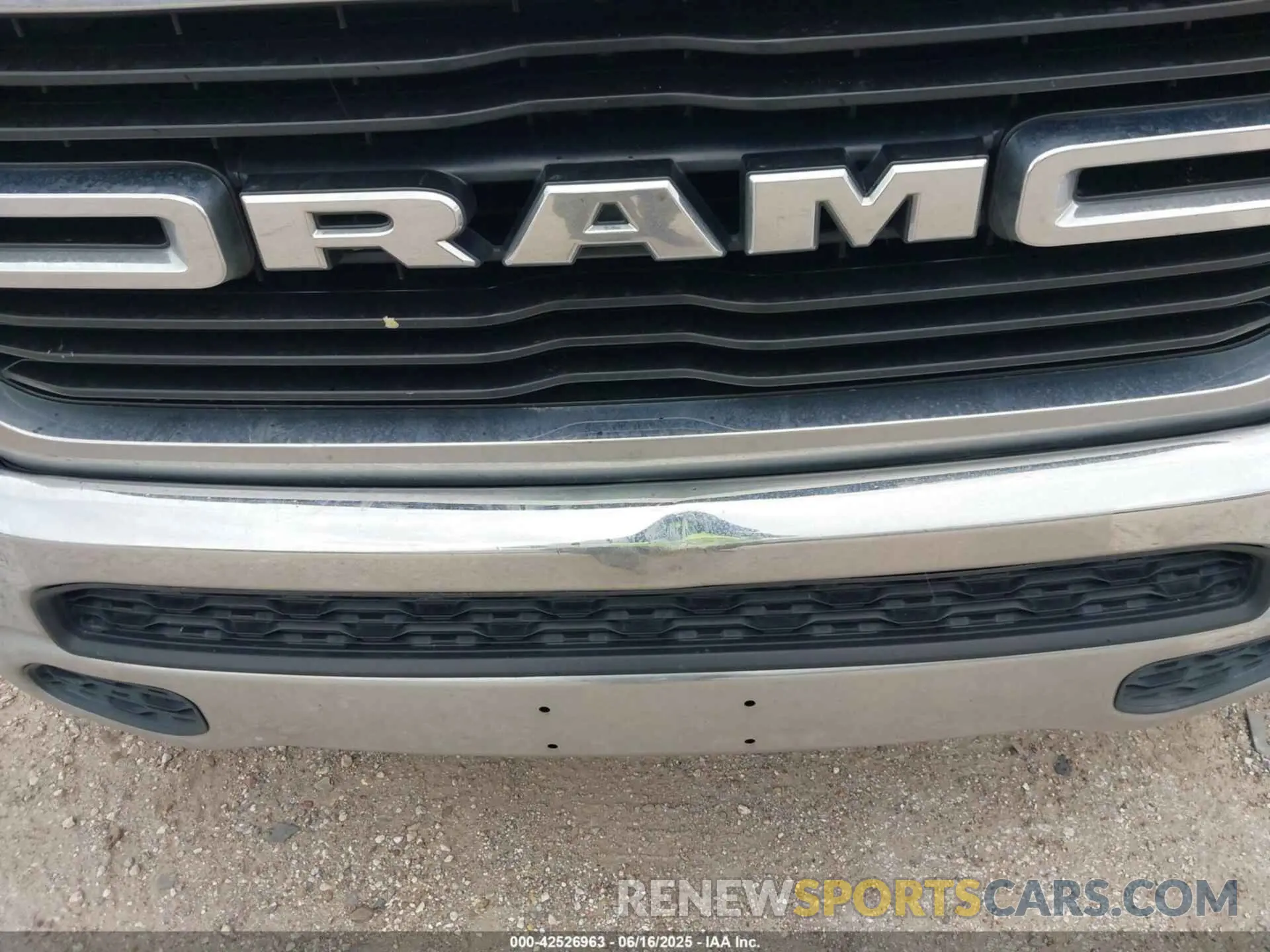 6 Photograph of a damaged car 1C6RREFT8NN187078 RAM 1500 2022