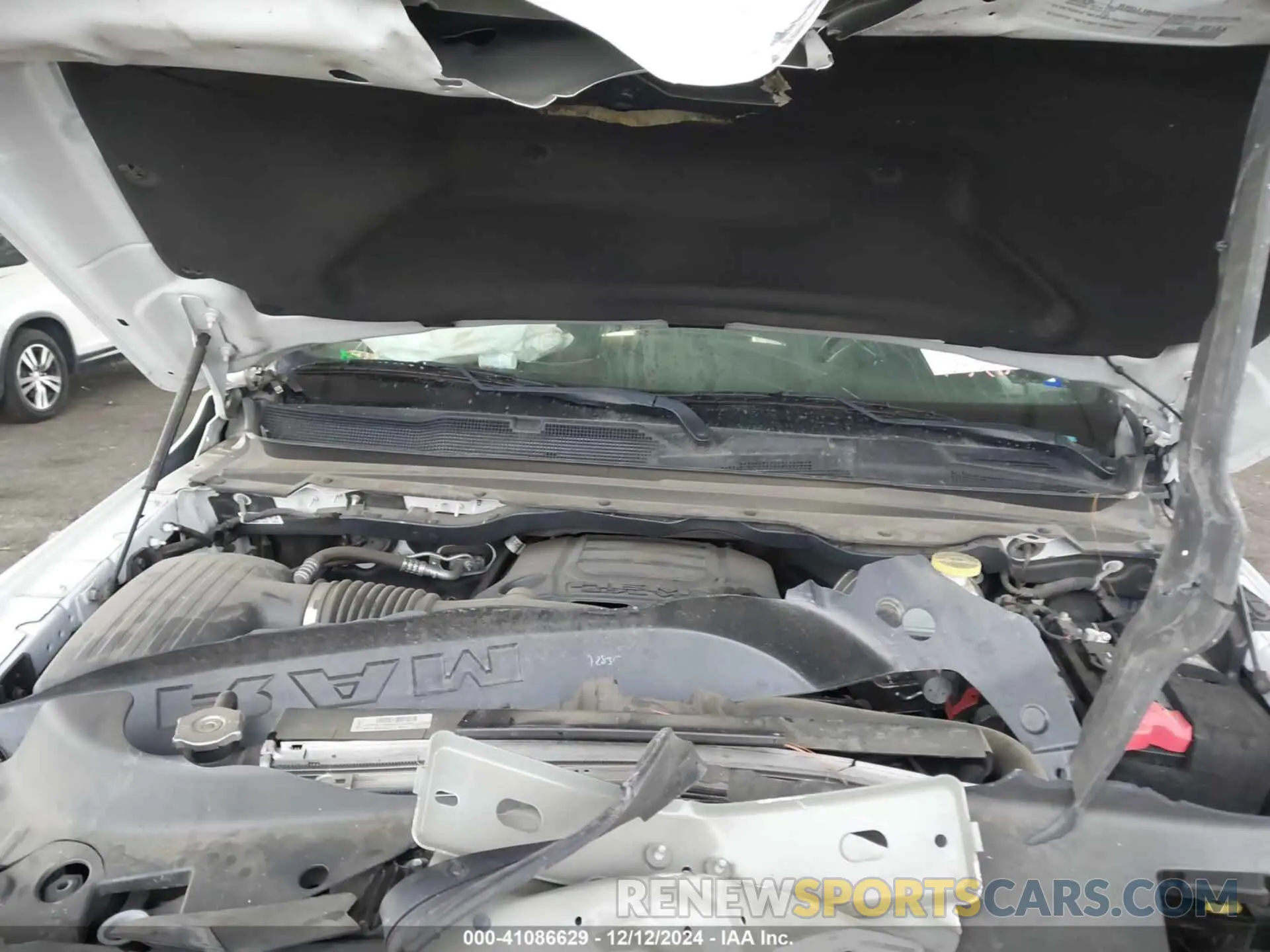 10 Photograph of a damaged car 1C6RREFT8NN350733 RAM 1500 2022