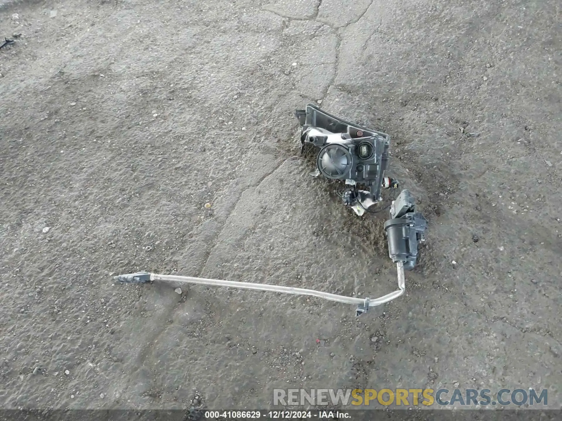 11 Photograph of a damaged car 1C6RREFT8NN350733 RAM 1500 2022