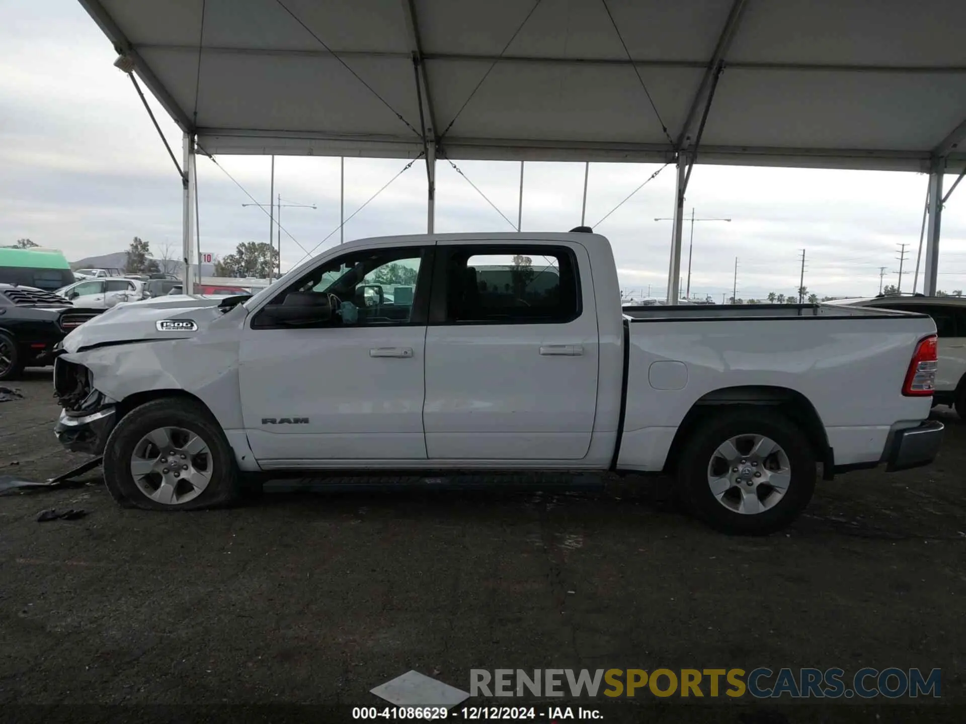 14 Photograph of a damaged car 1C6RREFT8NN350733 RAM 1500 2022