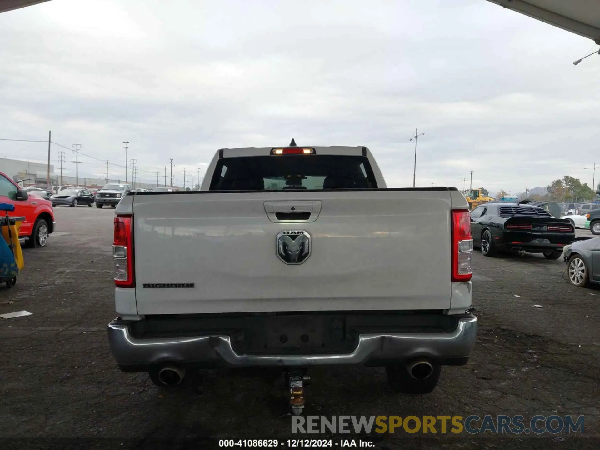 16 Photograph of a damaged car 1C6RREFT8NN350733 RAM 1500 2022