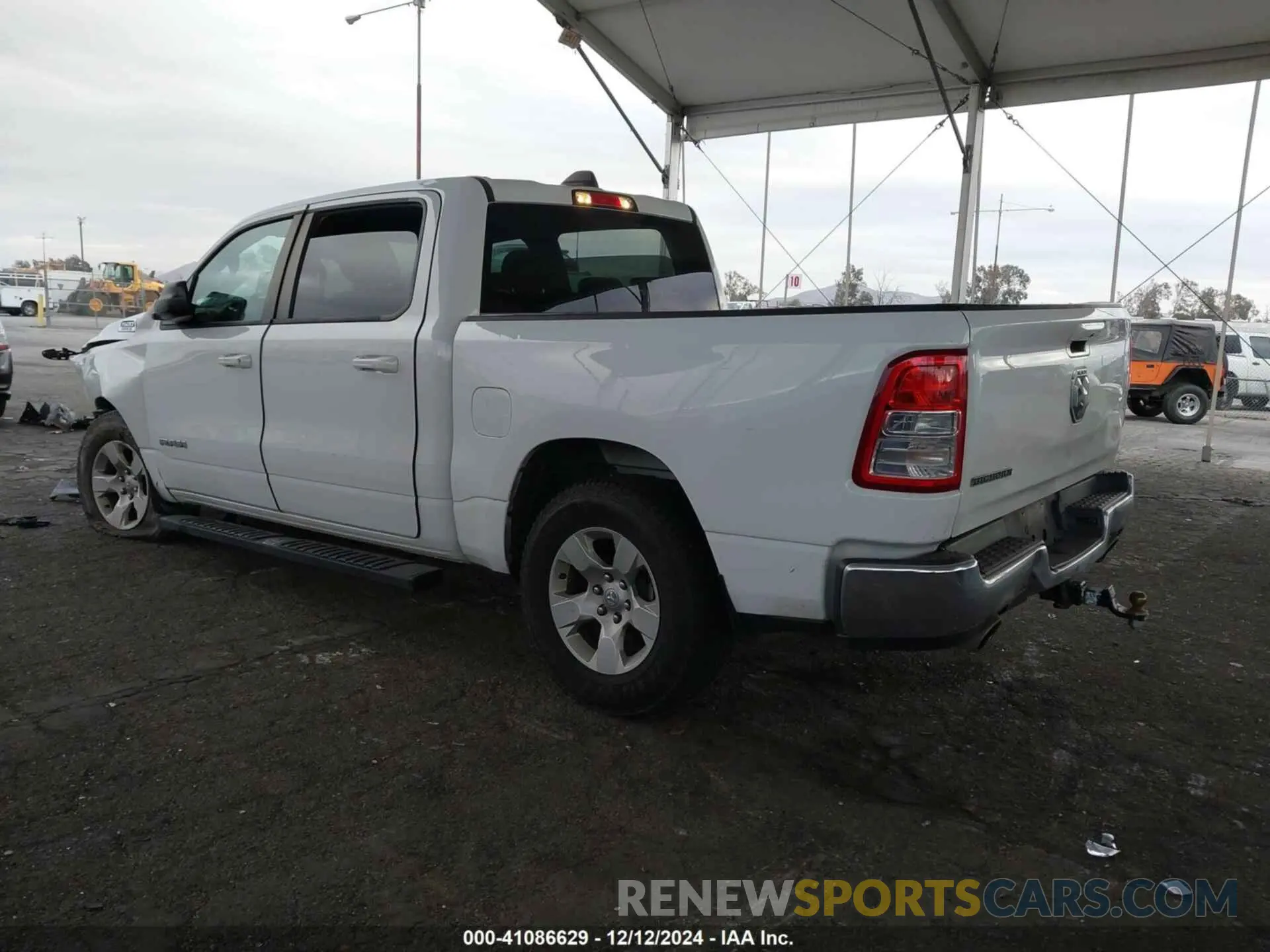 3 Photograph of a damaged car 1C6RREFT8NN350733 RAM 1500 2022