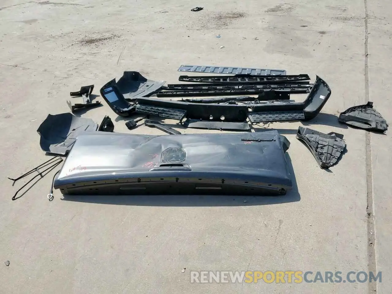 12 Photograph of a damaged car 1C6RREFTXNN113760 RAM 1500 2022