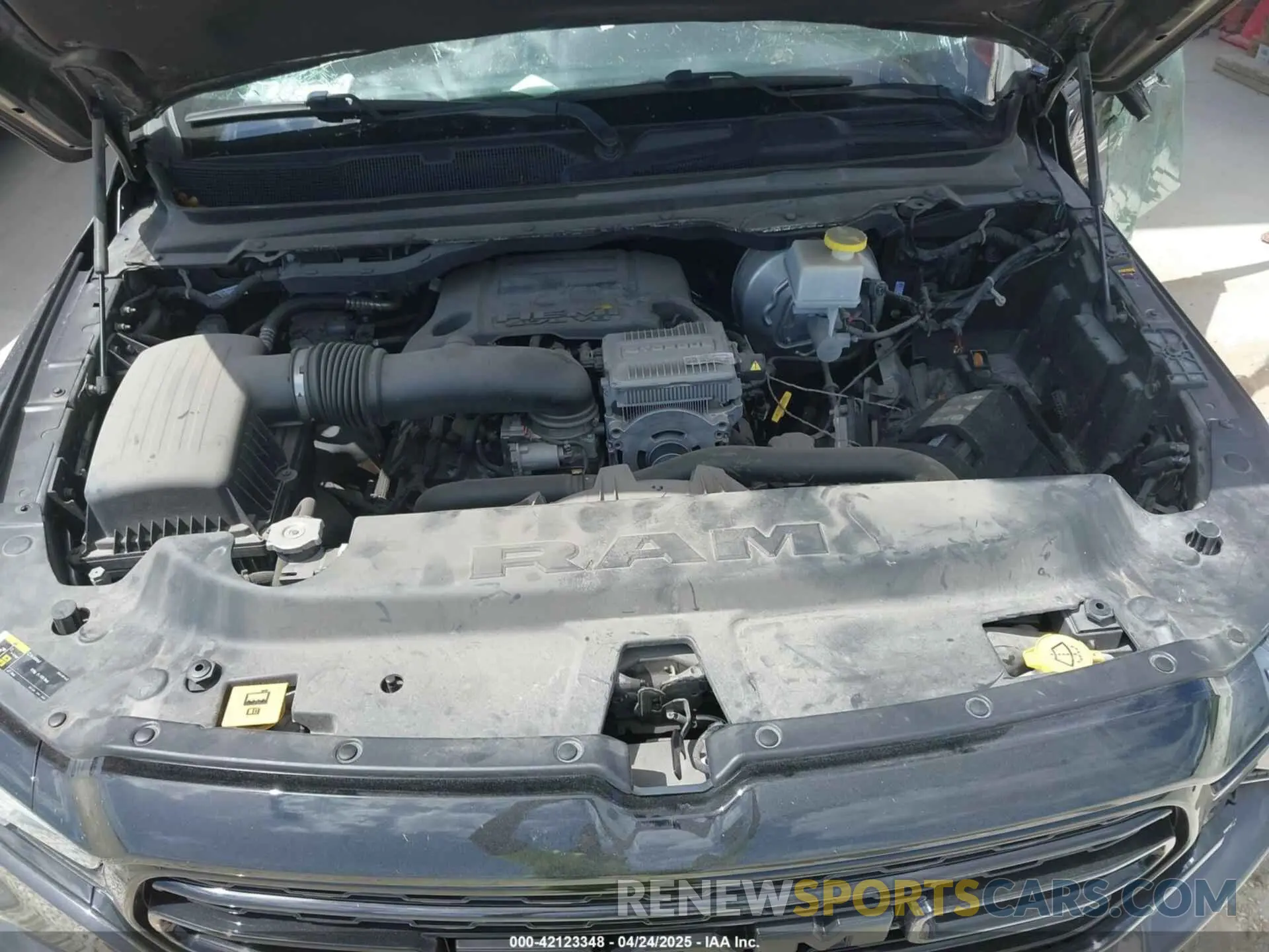 10 Photograph of a damaged car 1C6RREHT8NN187076 RAM 1500 2022