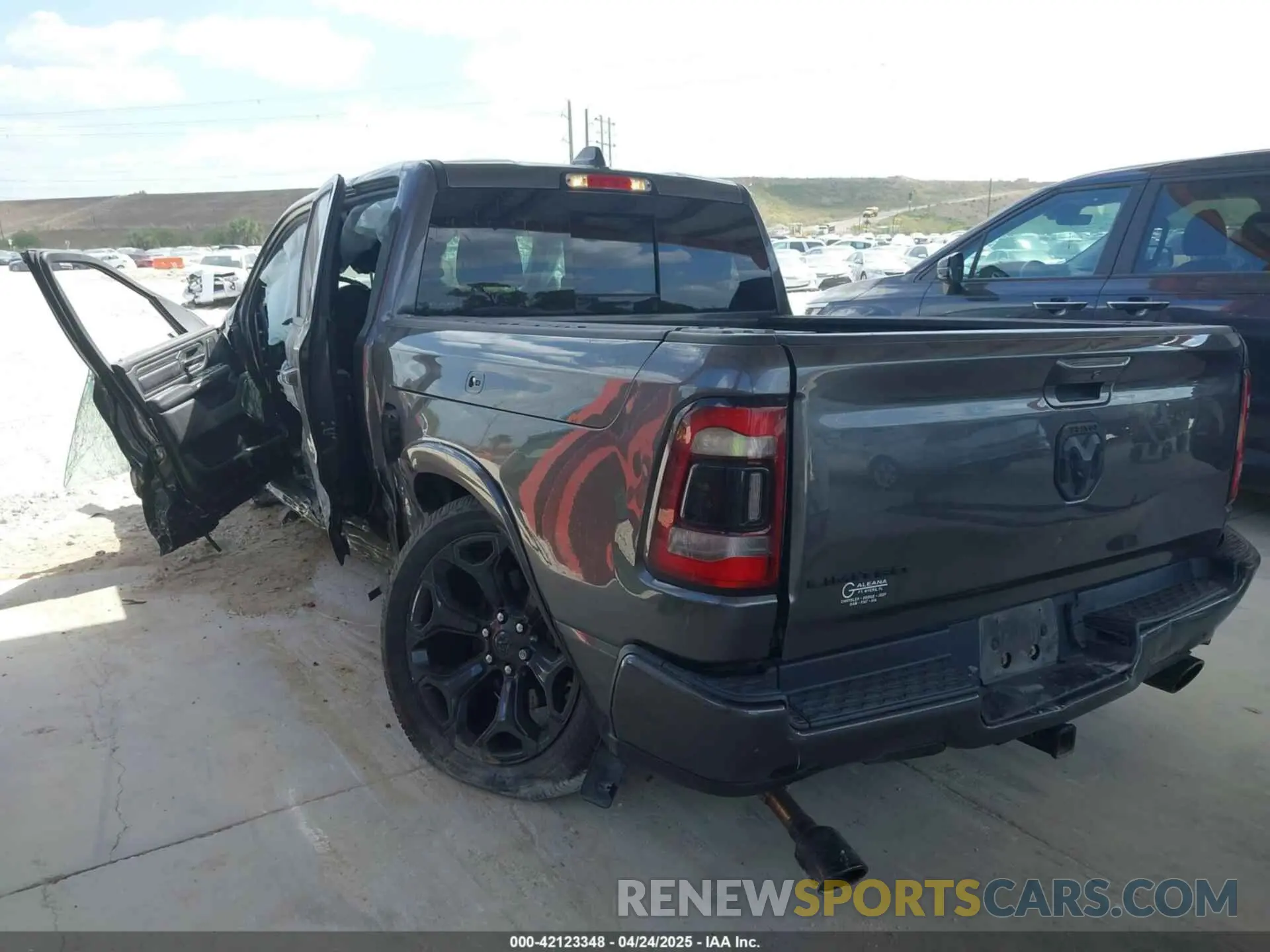 3 Photograph of a damaged car 1C6RREHT8NN187076 RAM 1500 2022