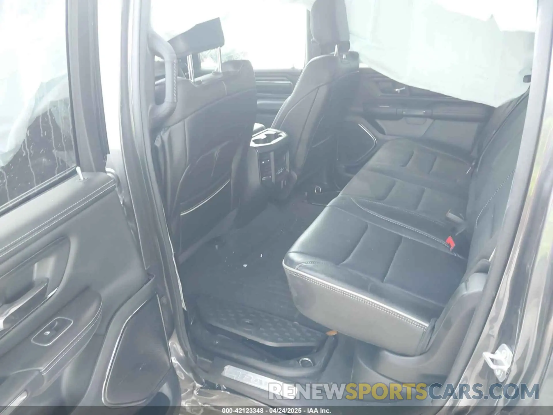8 Photograph of a damaged car 1C6RREHT8NN187076 RAM 1500 2022