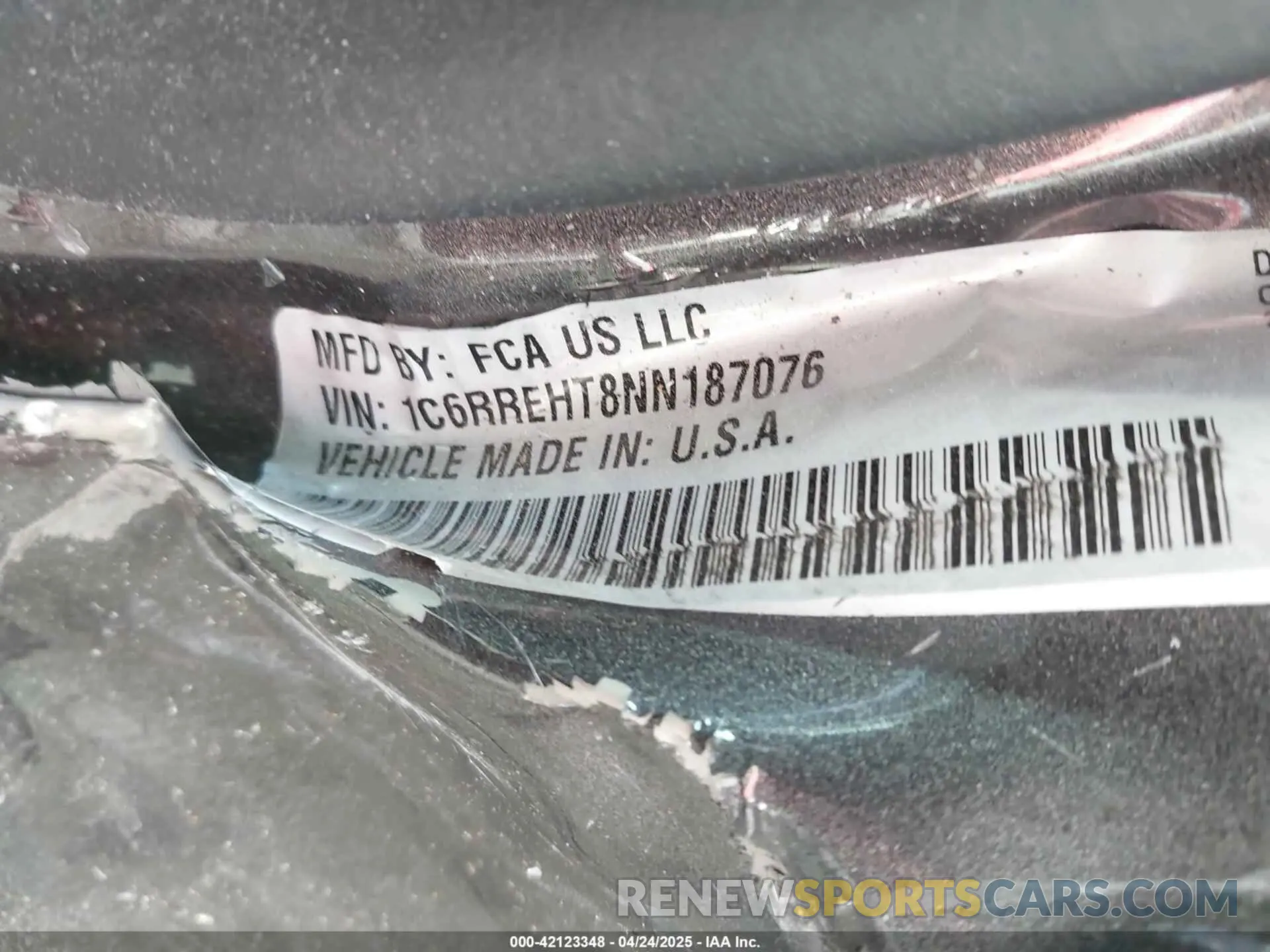 9 Photograph of a damaged car 1C6RREHT8NN187076 RAM 1500 2022