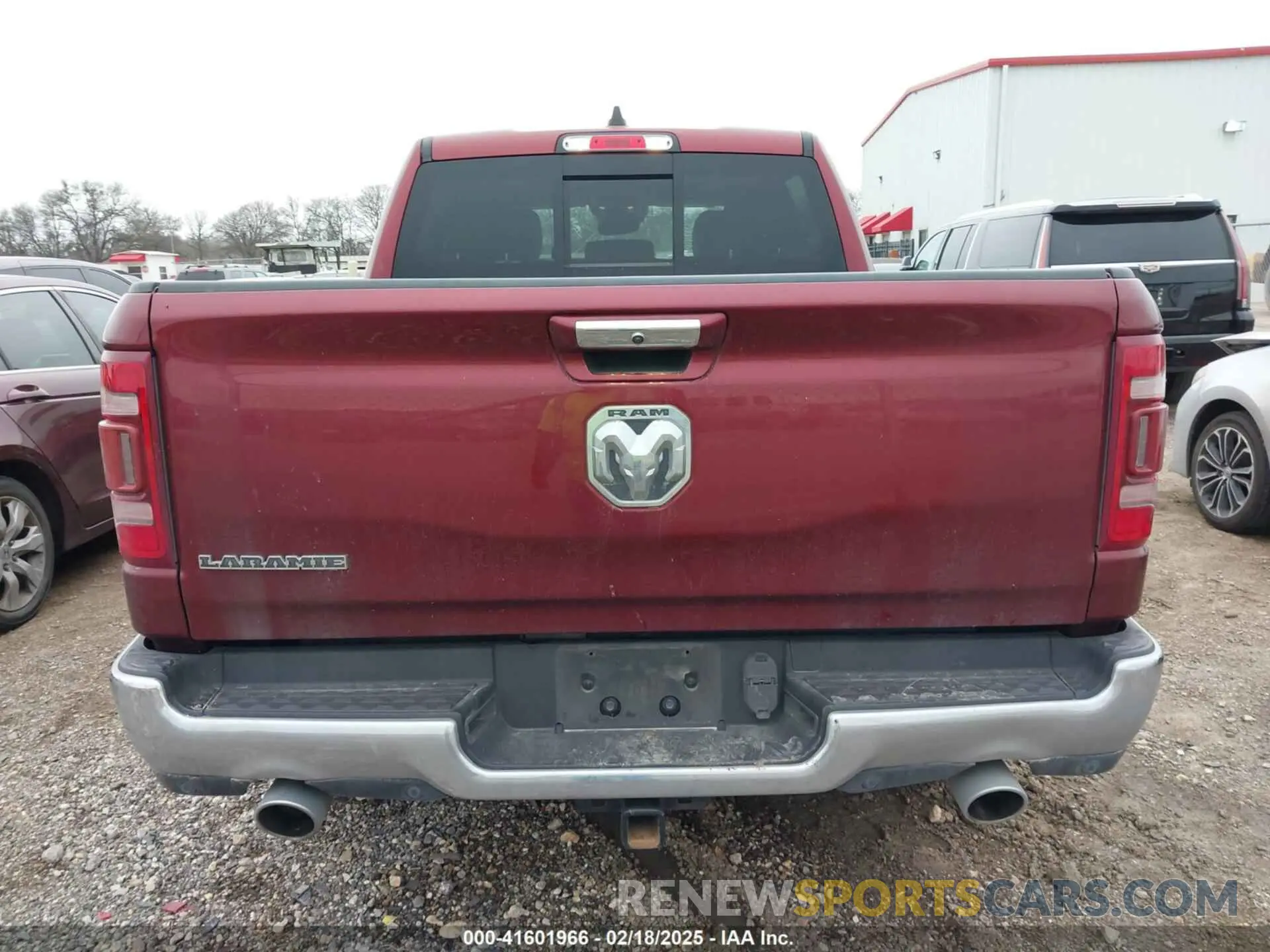 16 Photograph of a damaged car 1C6RREJM6NN185281 RAM 1500 2022