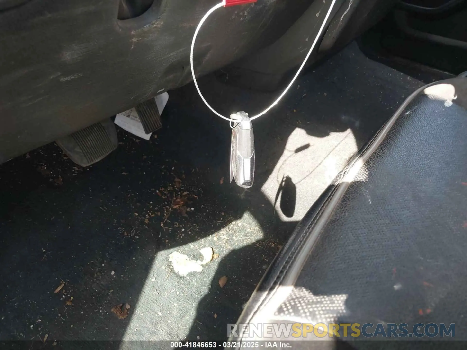 11 Photograph of a damaged car 1C6RREJT1NN393446 RAM 1500 2022