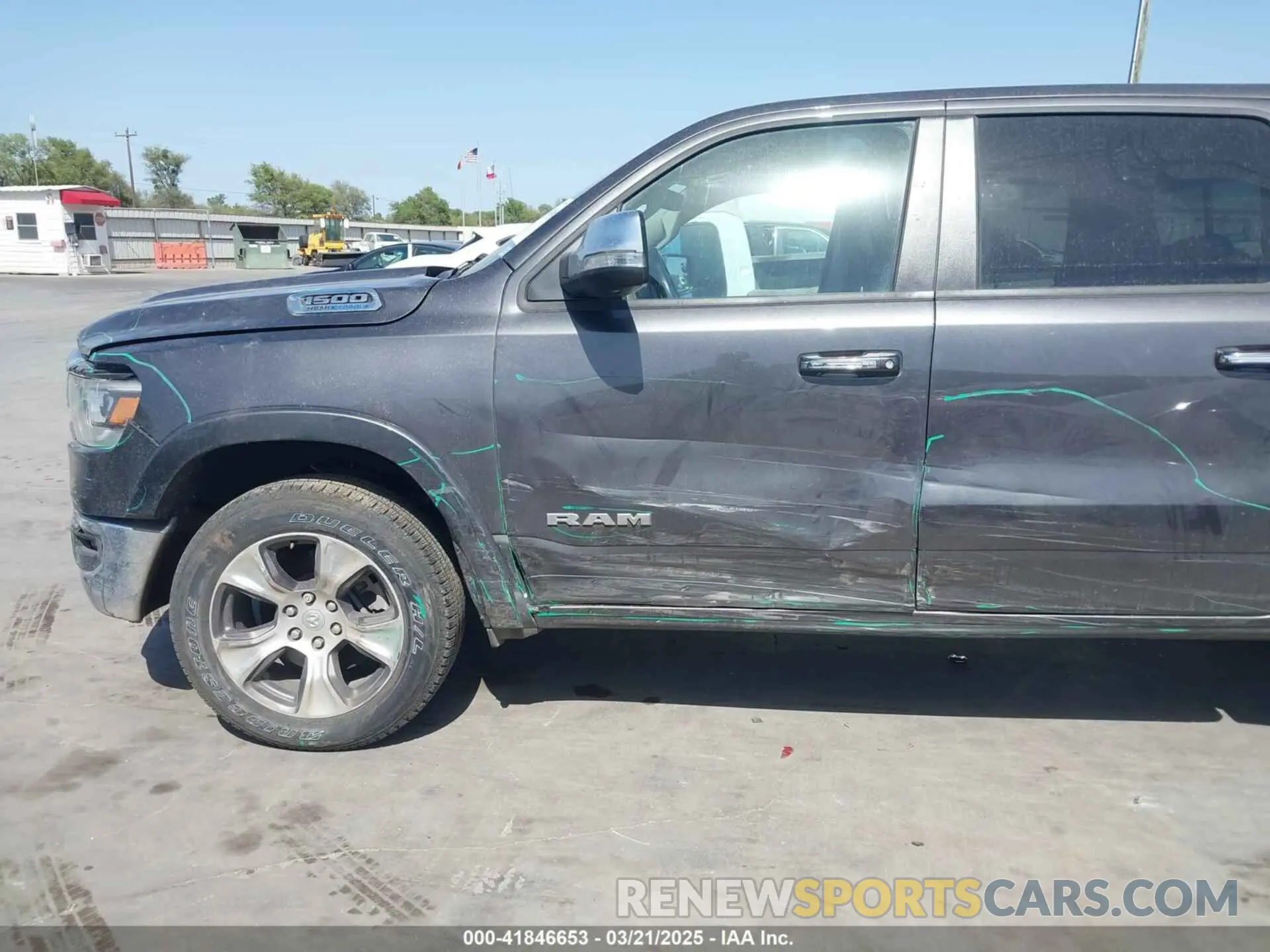 15 Photograph of a damaged car 1C6RREJT1NN393446 RAM 1500 2022