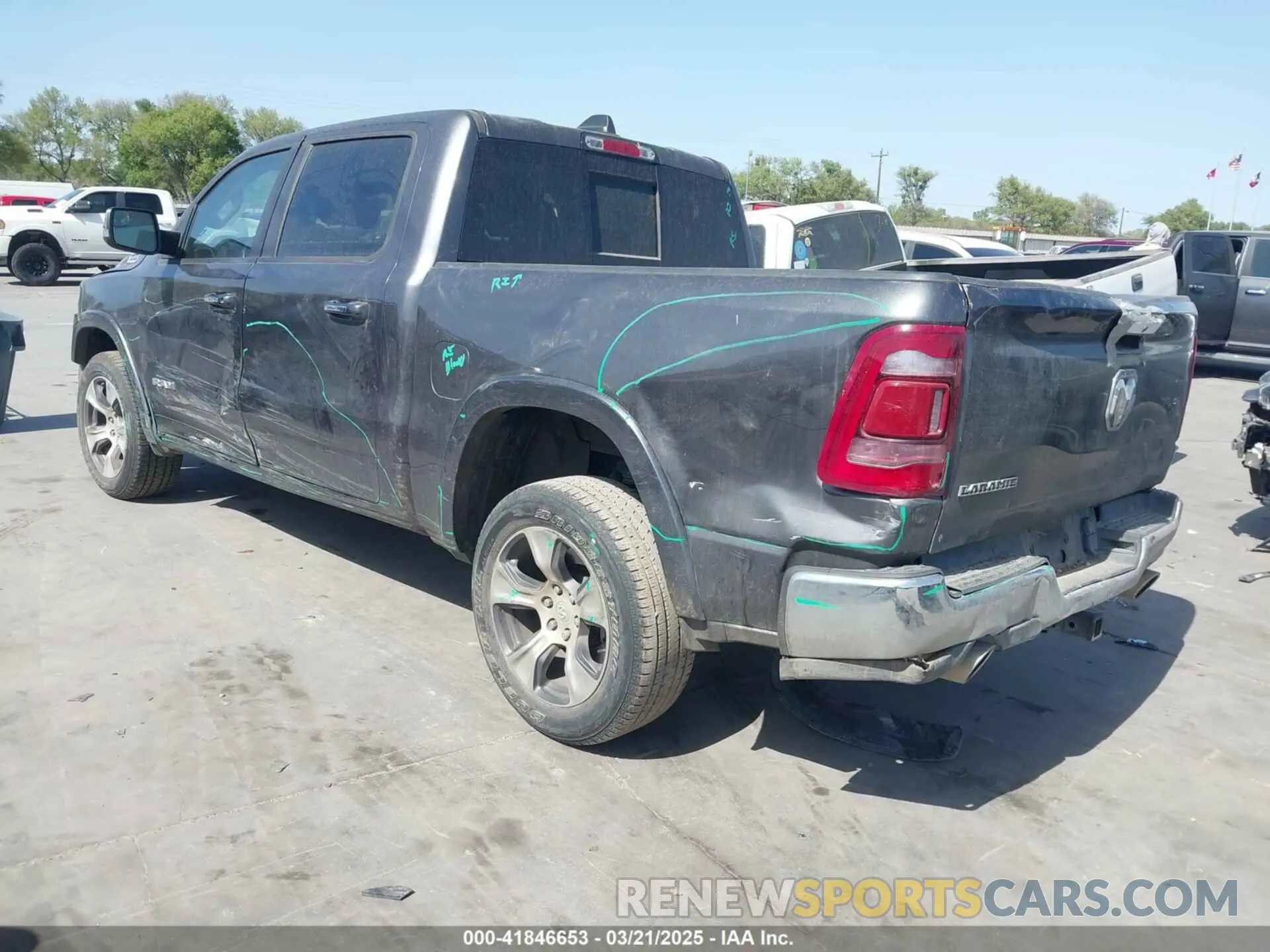 3 Photograph of a damaged car 1C6RREJT1NN393446 RAM 1500 2022