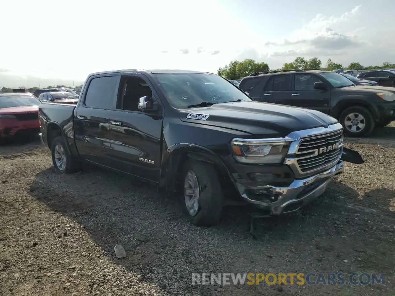 4 Photograph of a damaged car 1C6RREJT4NN291381 RAM 1500 2022