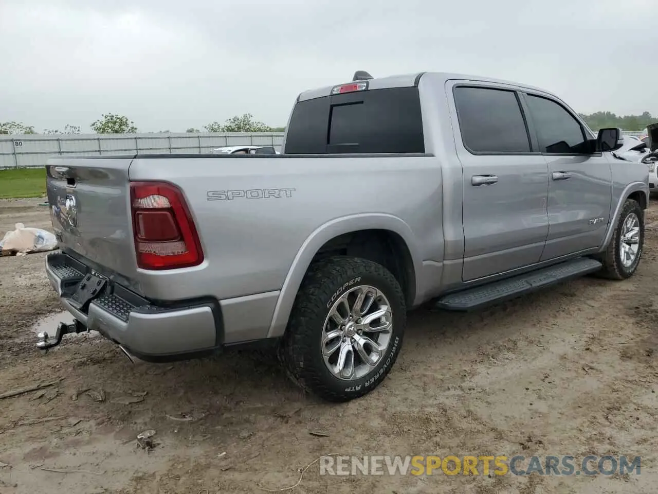 3 Photograph of a damaged car 1C6RREJT5NN292376 RAM 1500 2022
