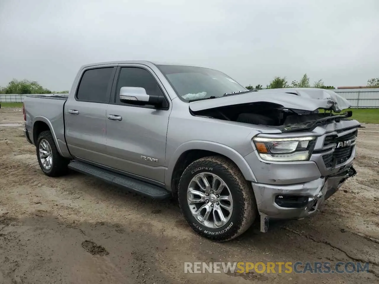 4 Photograph of a damaged car 1C6RREJT5NN292376 RAM 1500 2022