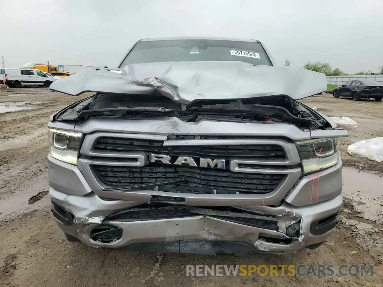 5 Photograph of a damaged car 1C6RREJT5NN292376 RAM 1500 2022