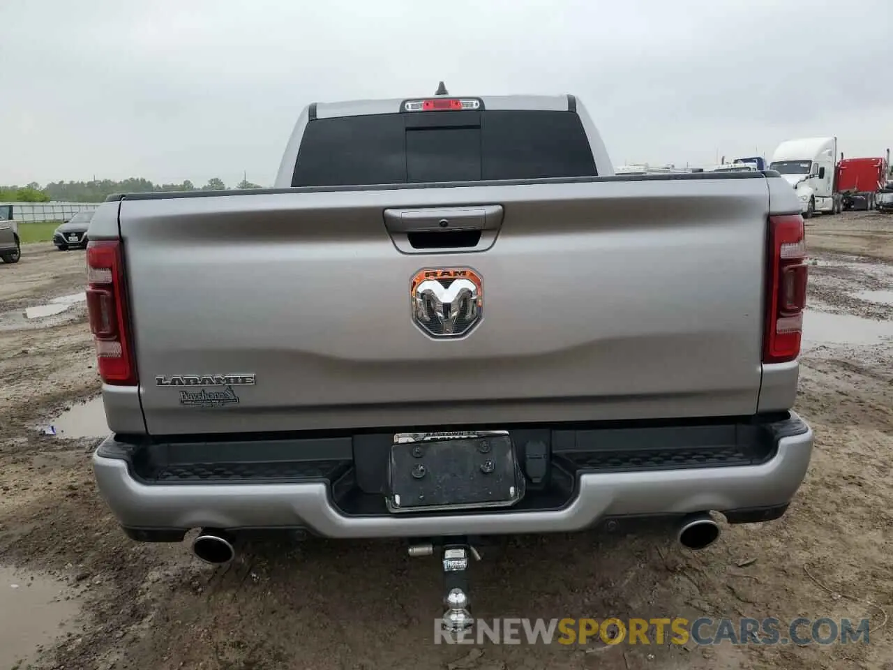6 Photograph of a damaged car 1C6RREJT5NN292376 RAM 1500 2022