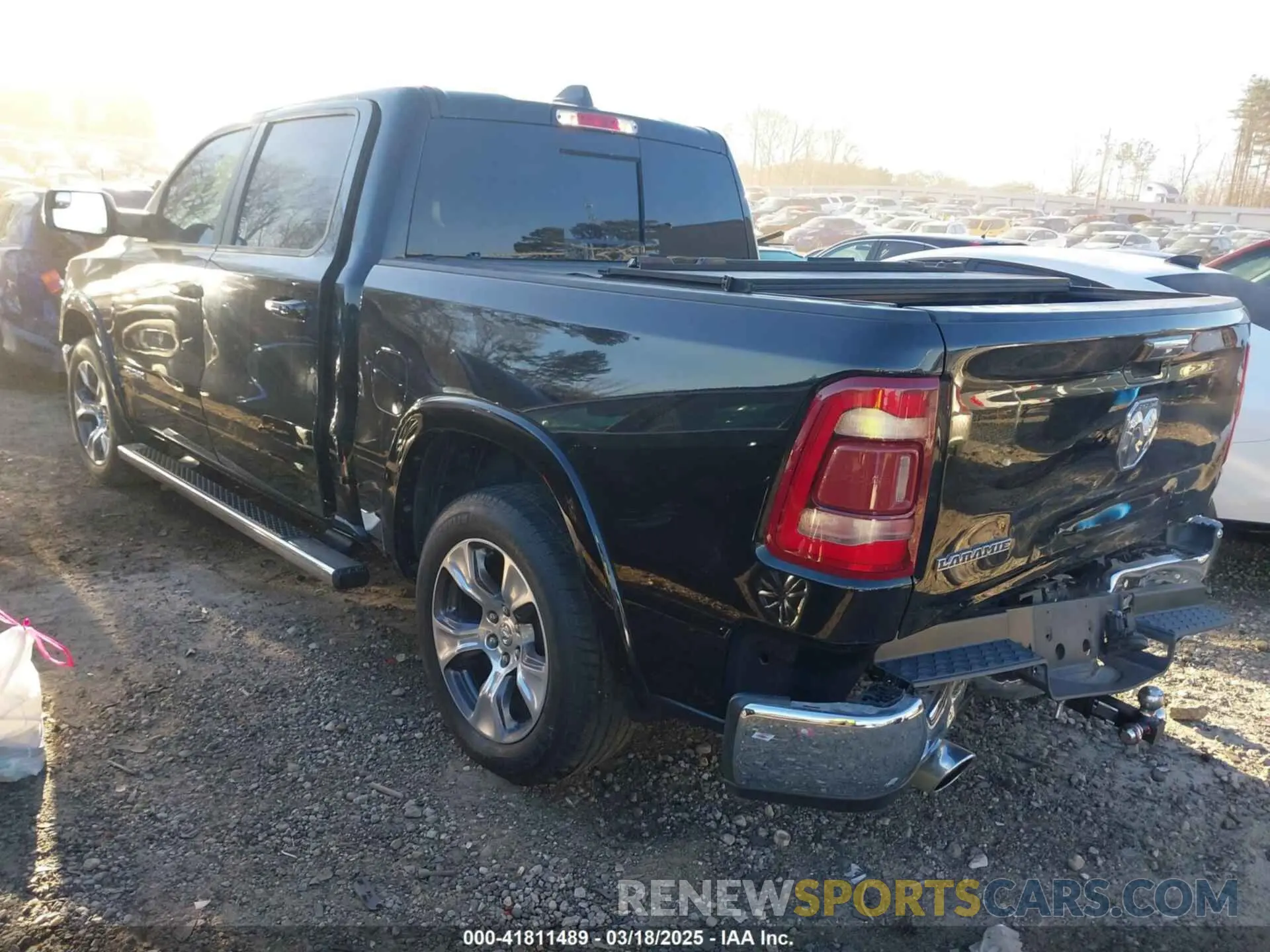 3 Photograph of a damaged car 1C6RREJT8NN190134 RAM 1500 2022