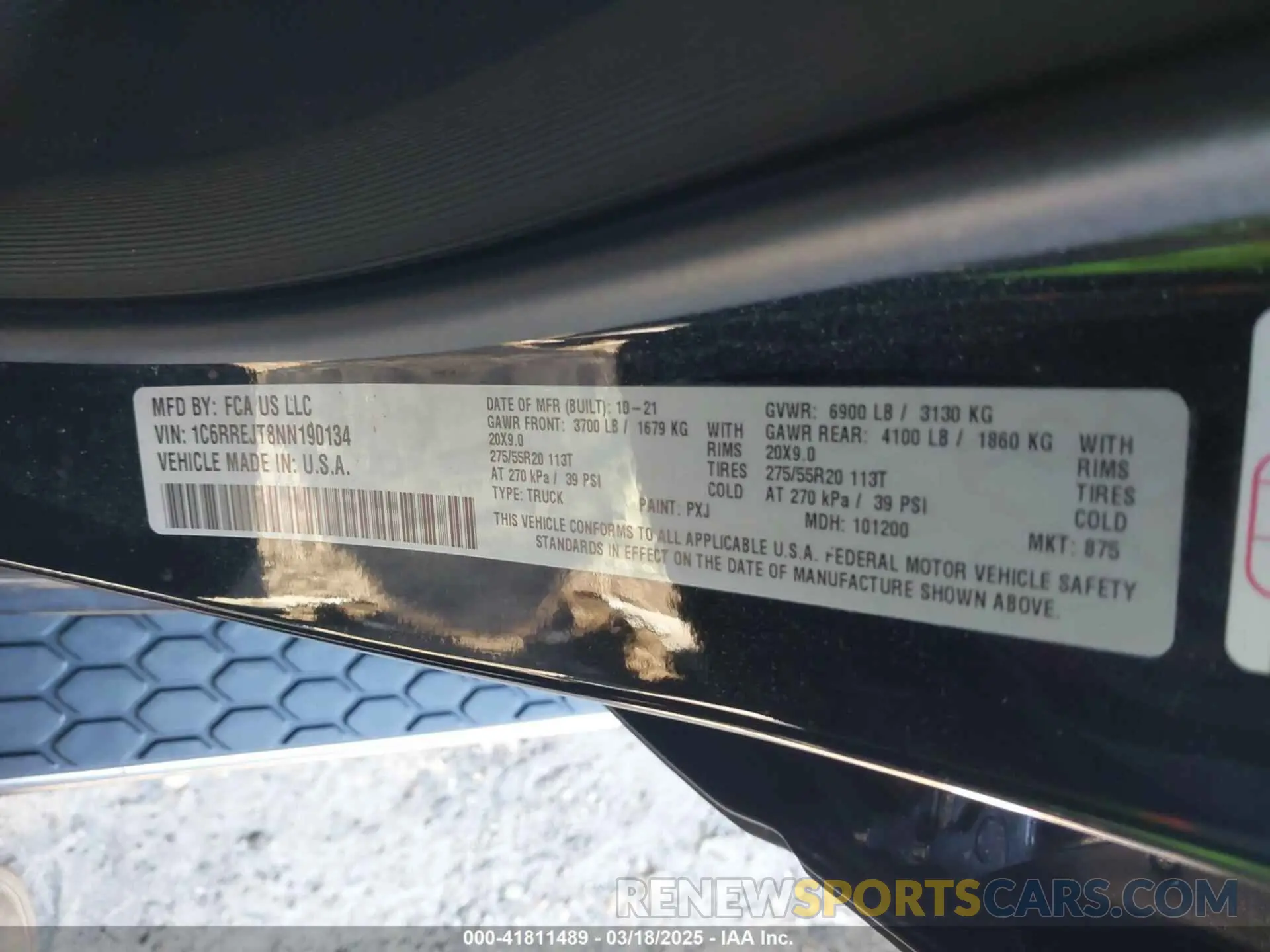 9 Photograph of a damaged car 1C6RREJT8NN190134 RAM 1500 2022