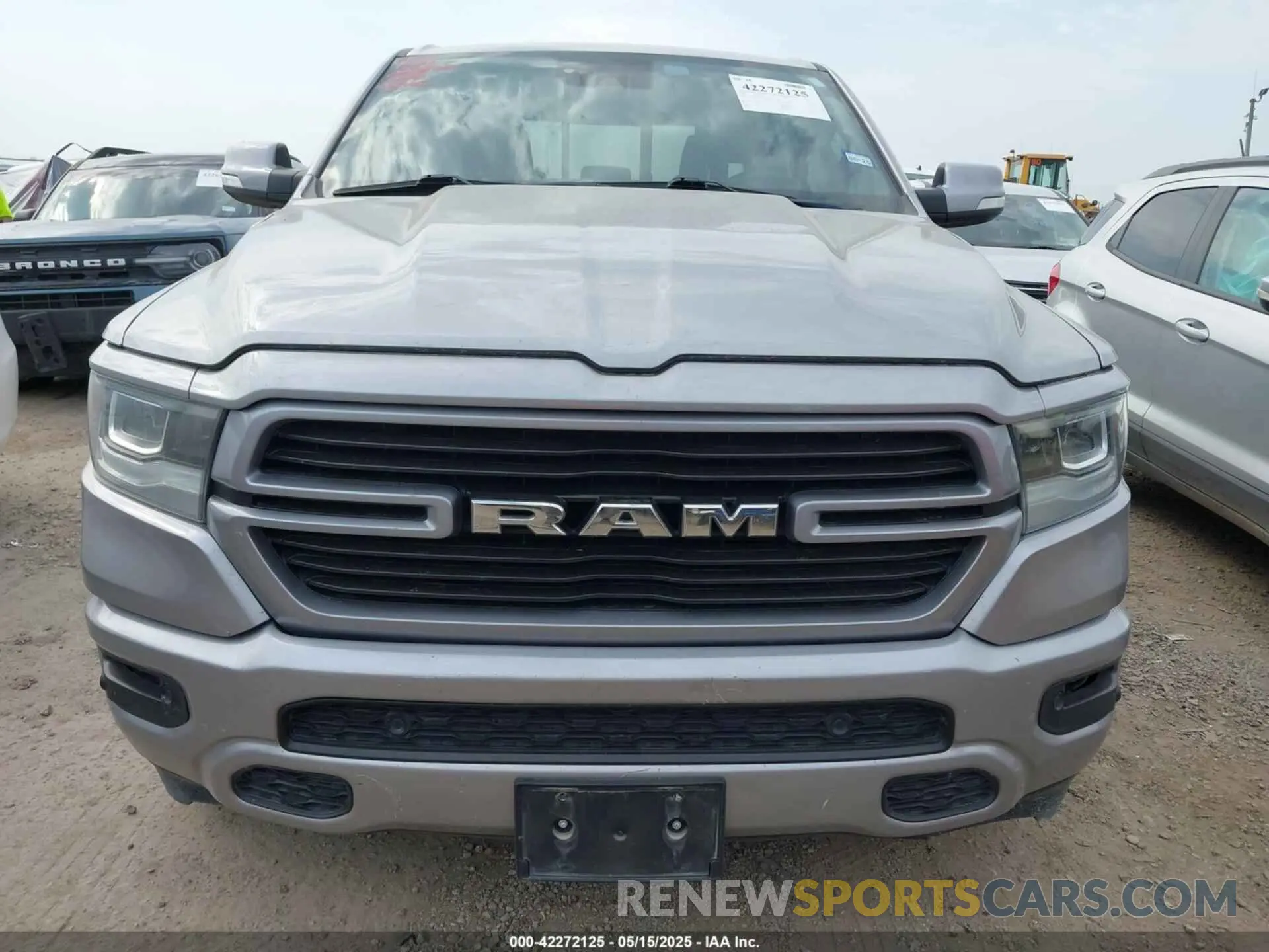 12 Photograph of a damaged car 1C6RREJT8NN275491 RAM 1500 2022