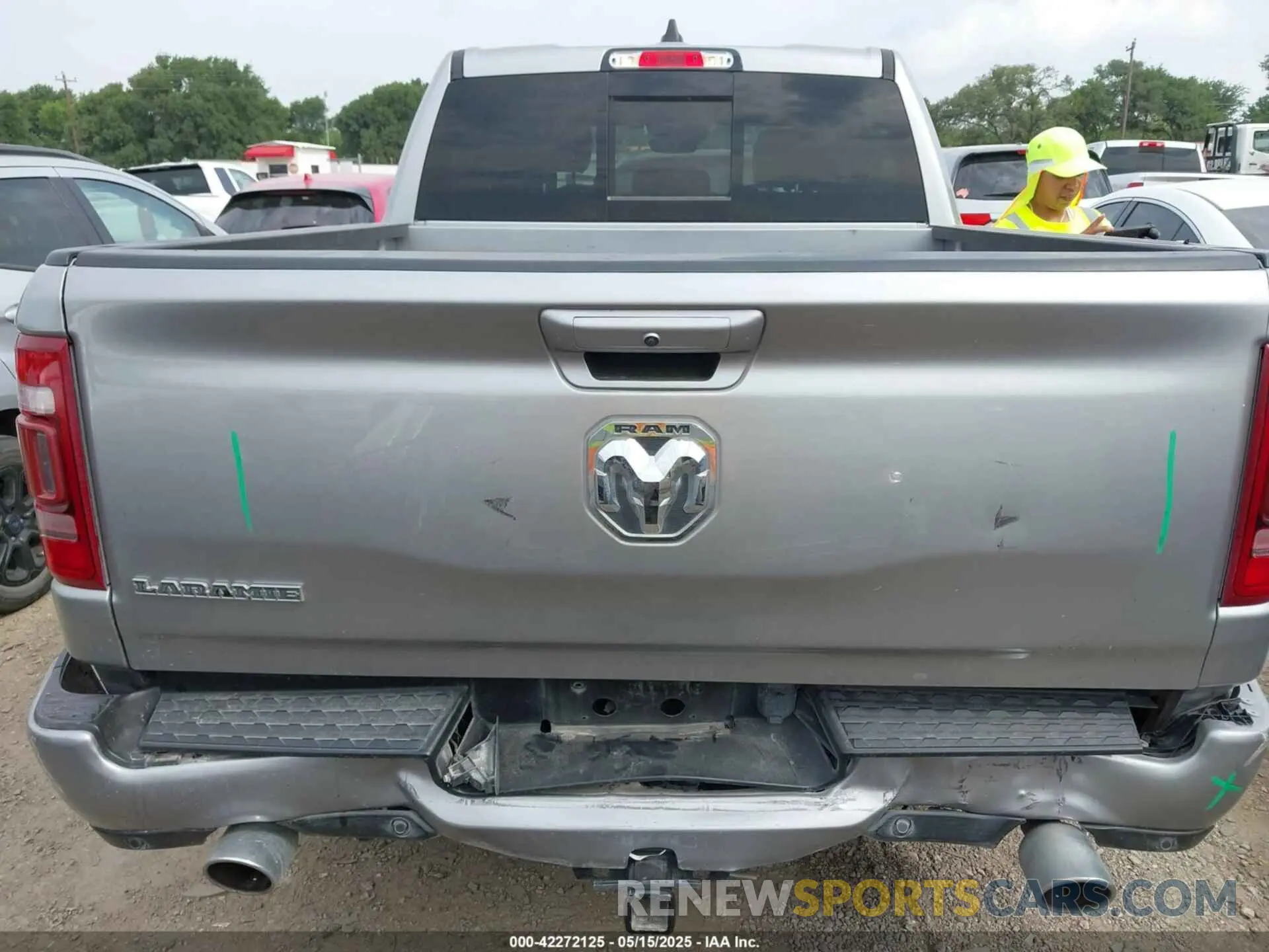 16 Photograph of a damaged car 1C6RREJT8NN275491 RAM 1500 2022