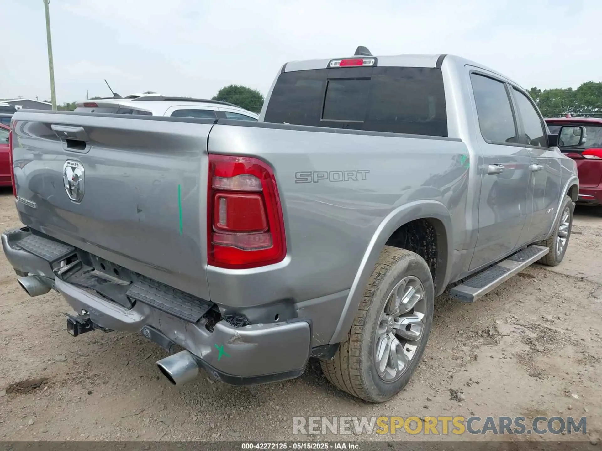 4 Photograph of a damaged car 1C6RREJT8NN275491 RAM 1500 2022