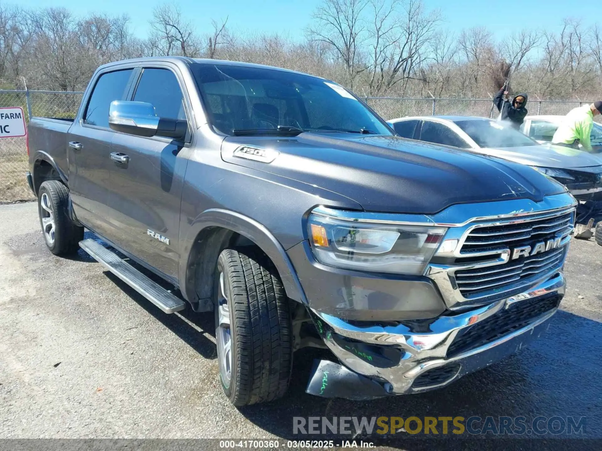 1 Photograph of a damaged car 1C6RREJT8NN337004 RAM 1500 2022