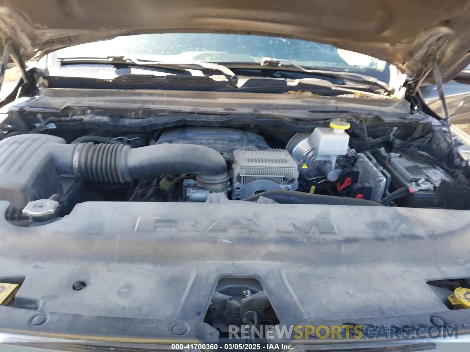 10 Photograph of a damaged car 1C6RREJT8NN337004 RAM 1500 2022