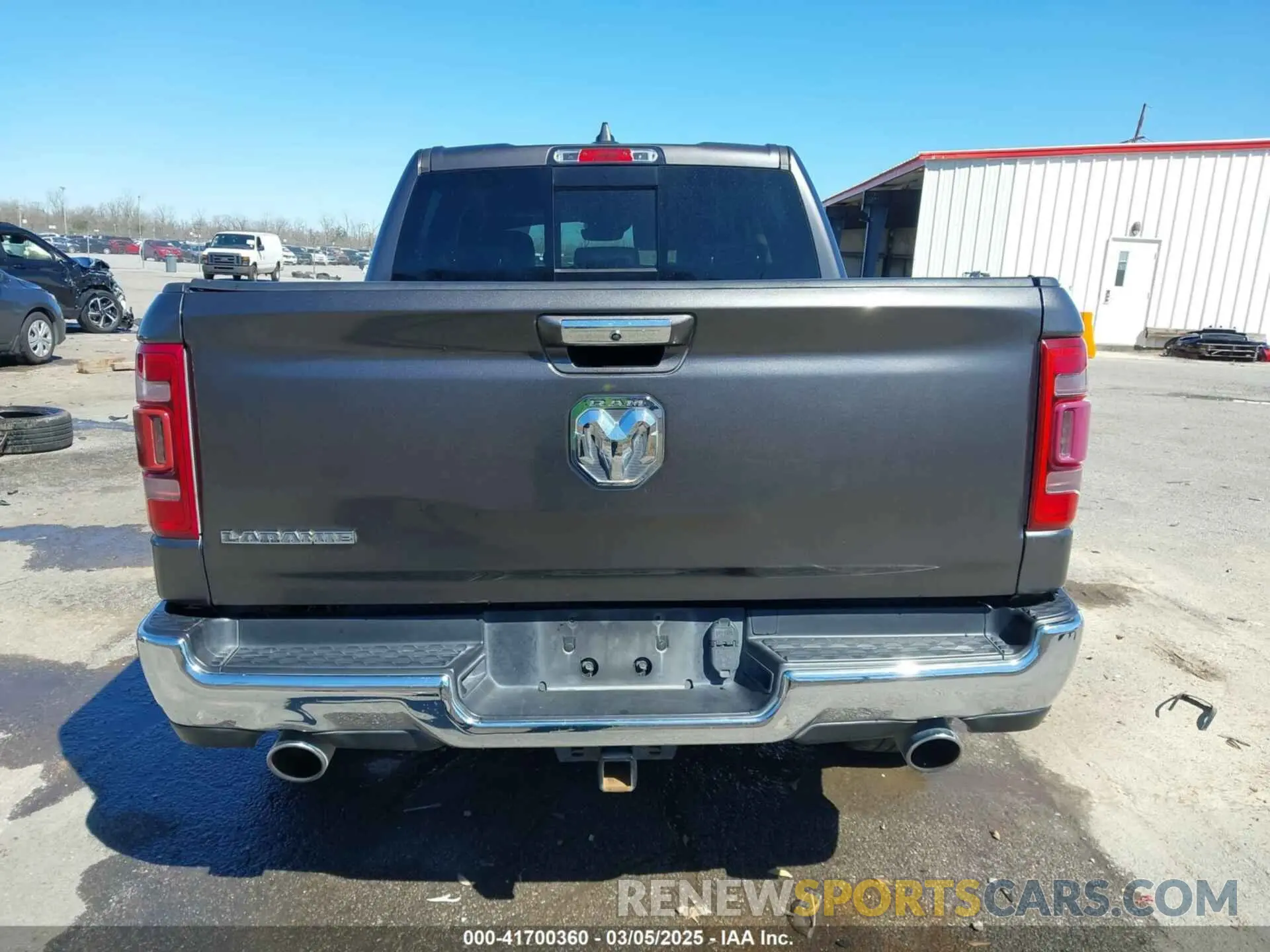 16 Photograph of a damaged car 1C6RREJT8NN337004 RAM 1500 2022