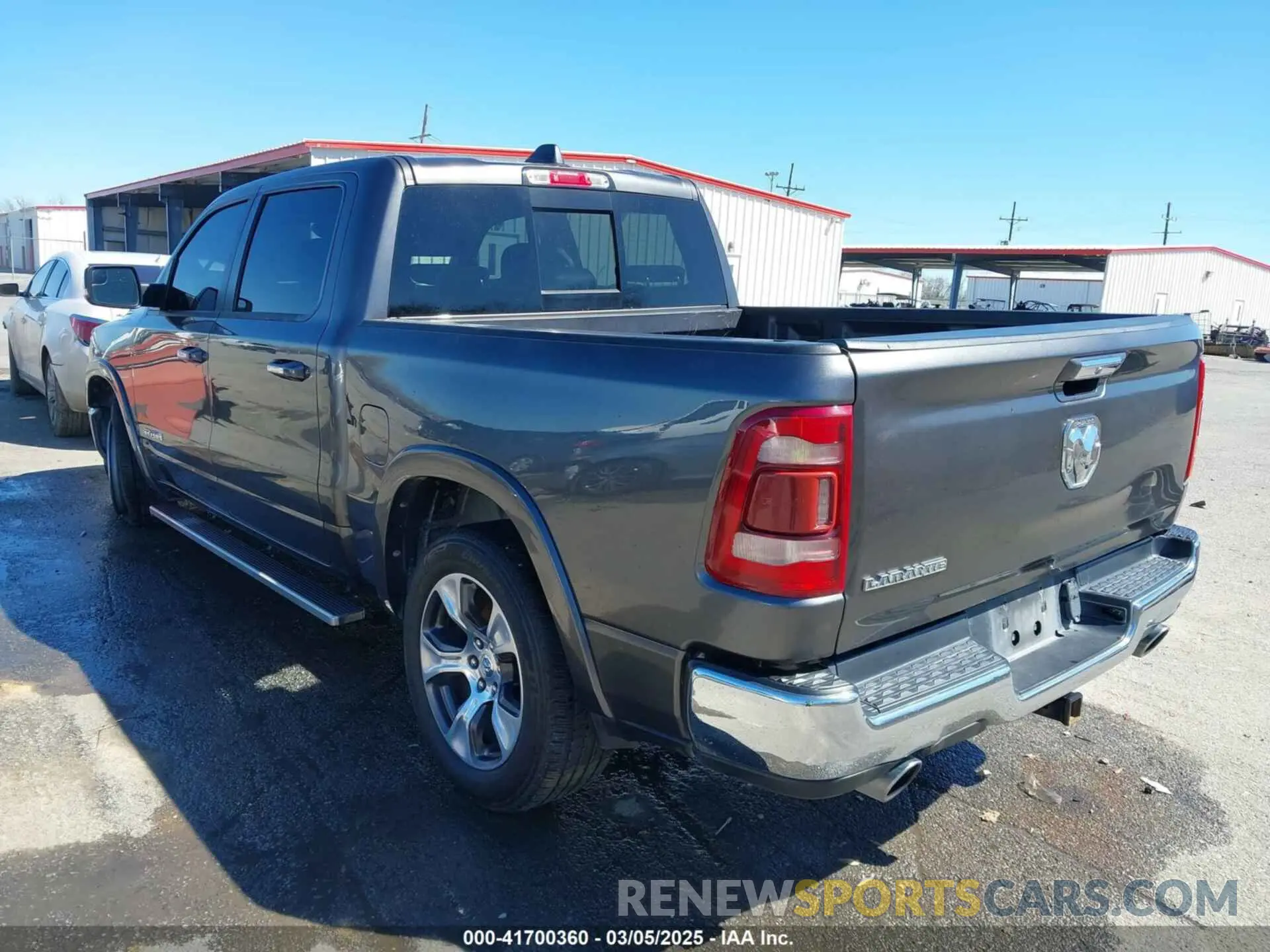 3 Photograph of a damaged car 1C6RREJT8NN337004 RAM 1500 2022