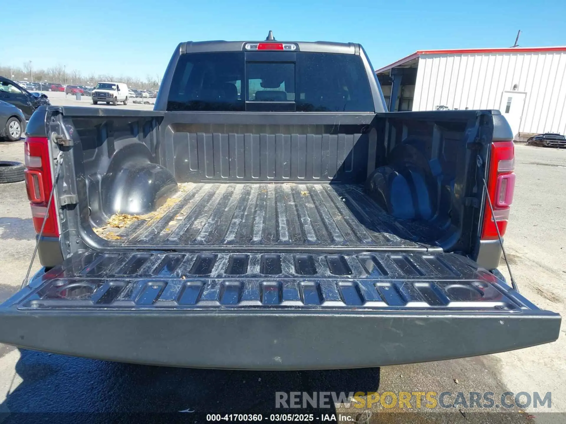 8 Photograph of a damaged car 1C6RREJT8NN337004 RAM 1500 2022