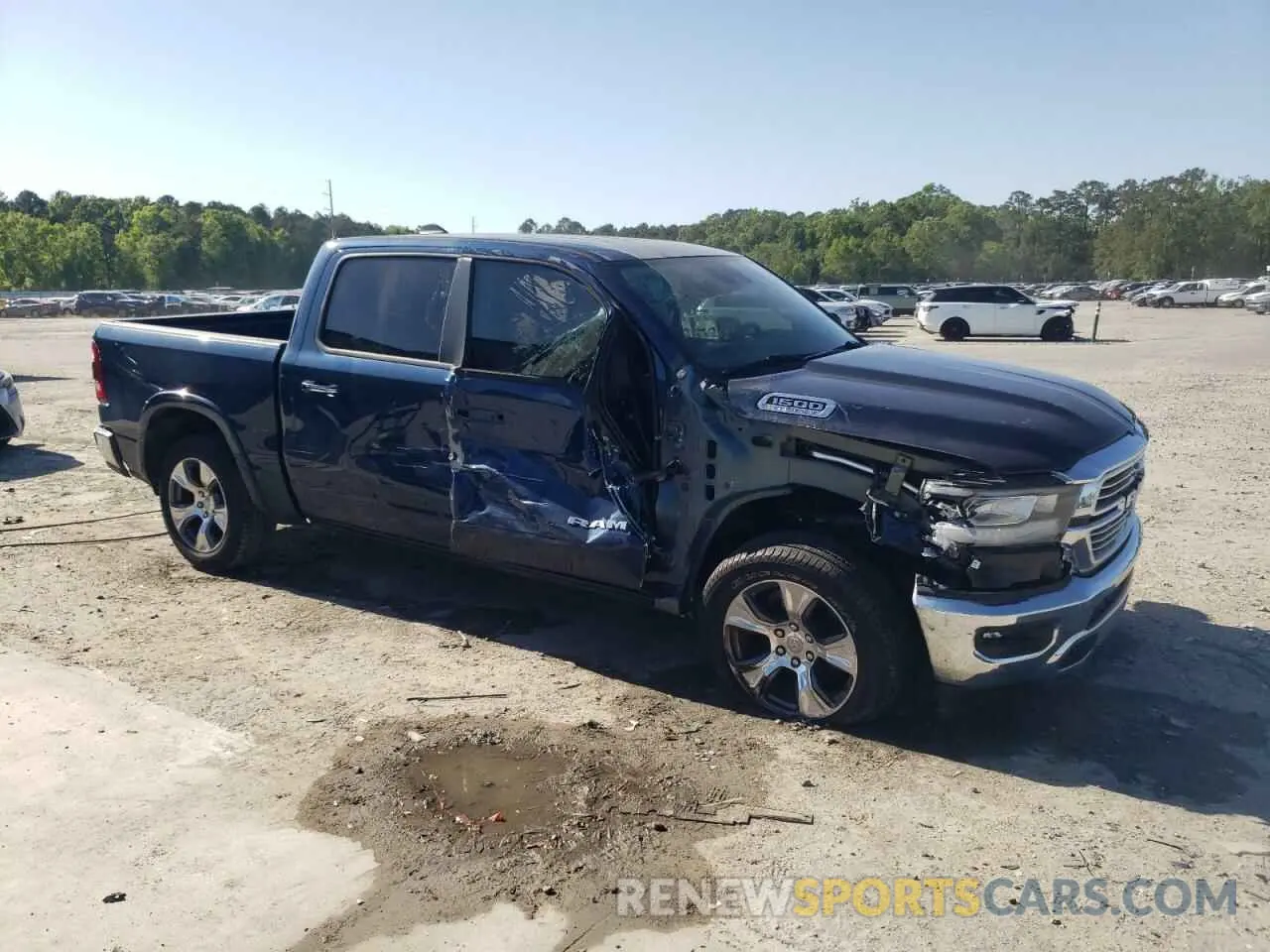 4 Photograph of a damaged car 1C6RREJT9NN219799 RAM 1500 2022