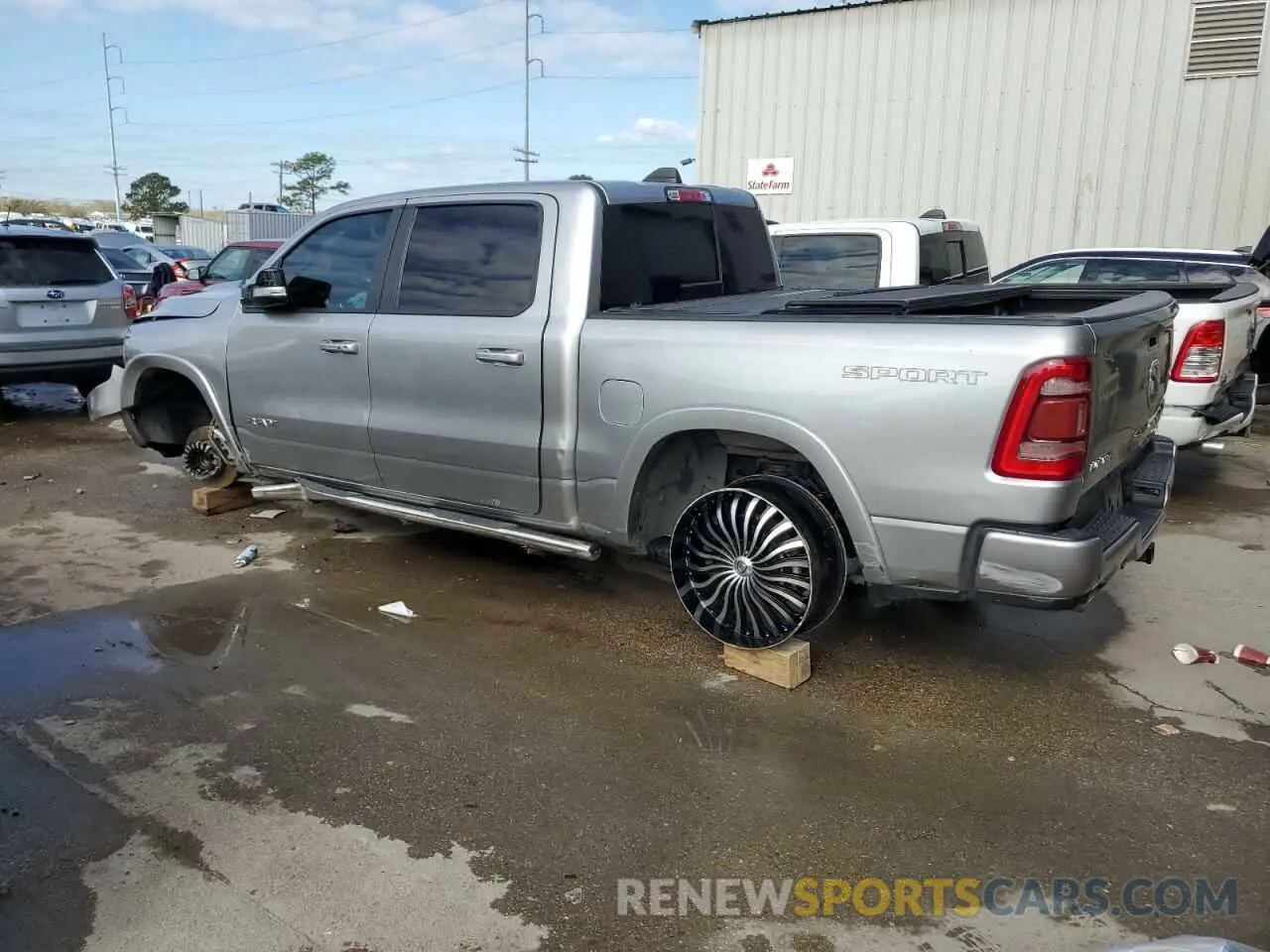 2 Photograph of a damaged car 1C6RREJT9NN383134 RAM 1500 2022