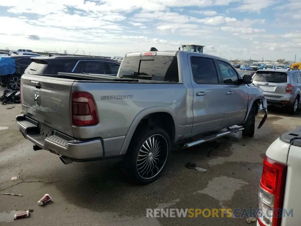 3 Photograph of a damaged car 1C6RREJT9NN383134 RAM 1500 2022